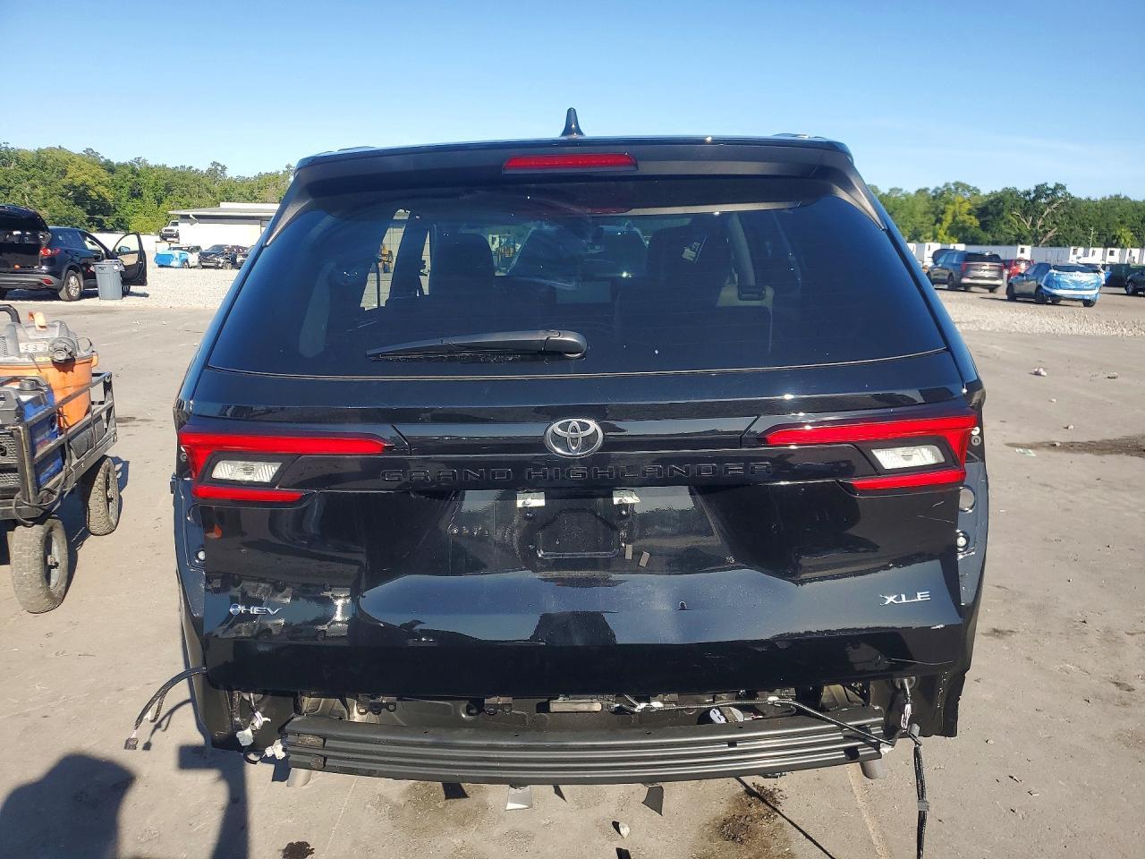 2026 Toyota Grand Highlander Xle - Image 6
