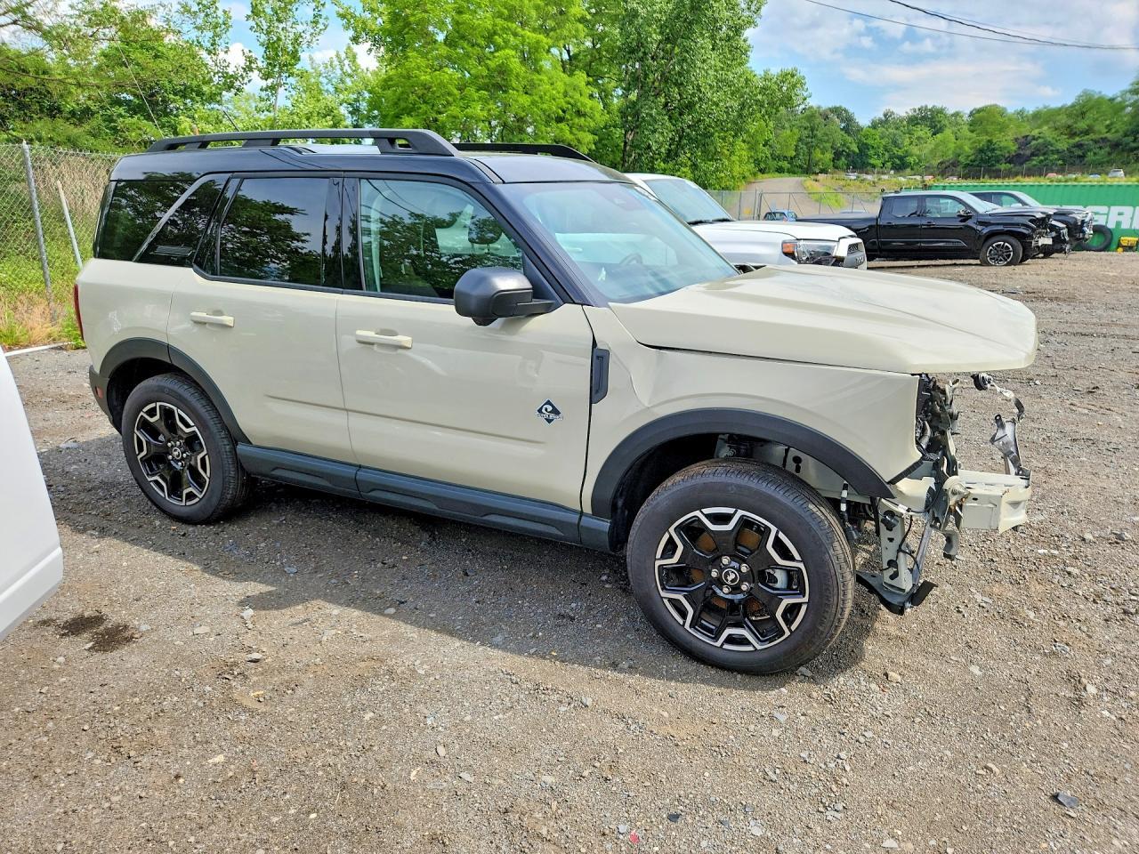 2025 Ford Bronco Sport Outer Banks - Image 4