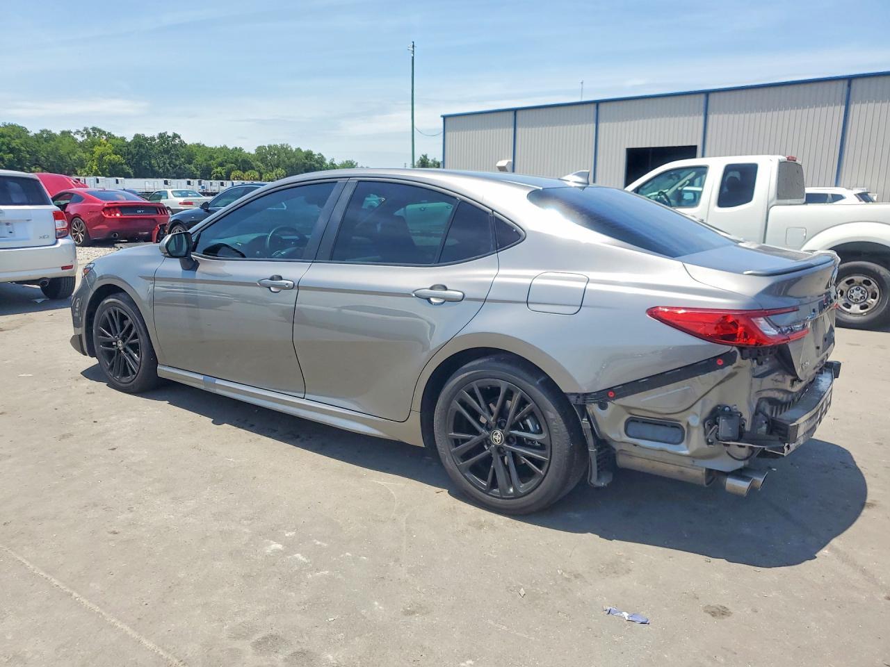 2025 Toyota Camry Se - Фото 2