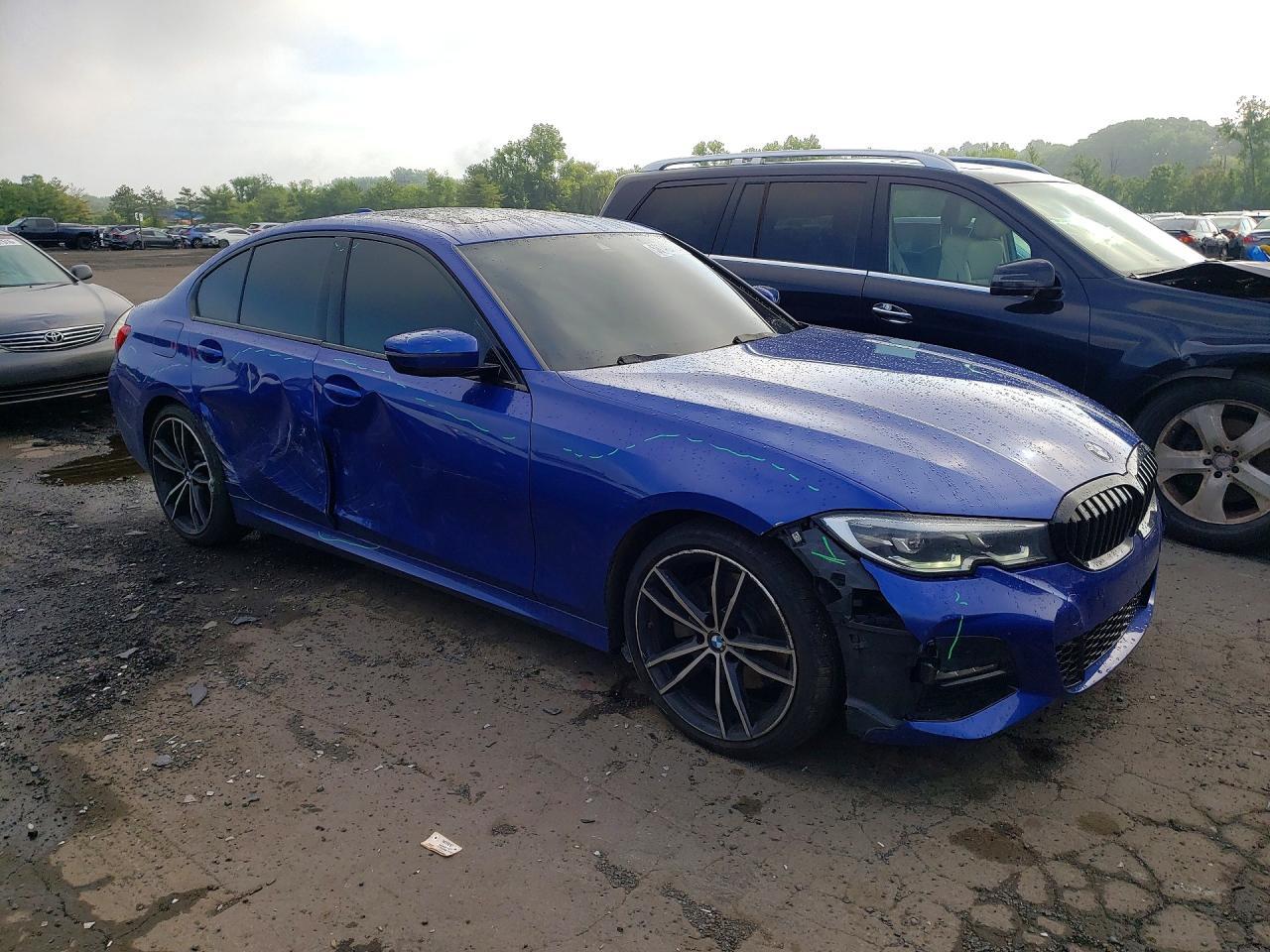 2021 BMW 330Xi - Фото 4
