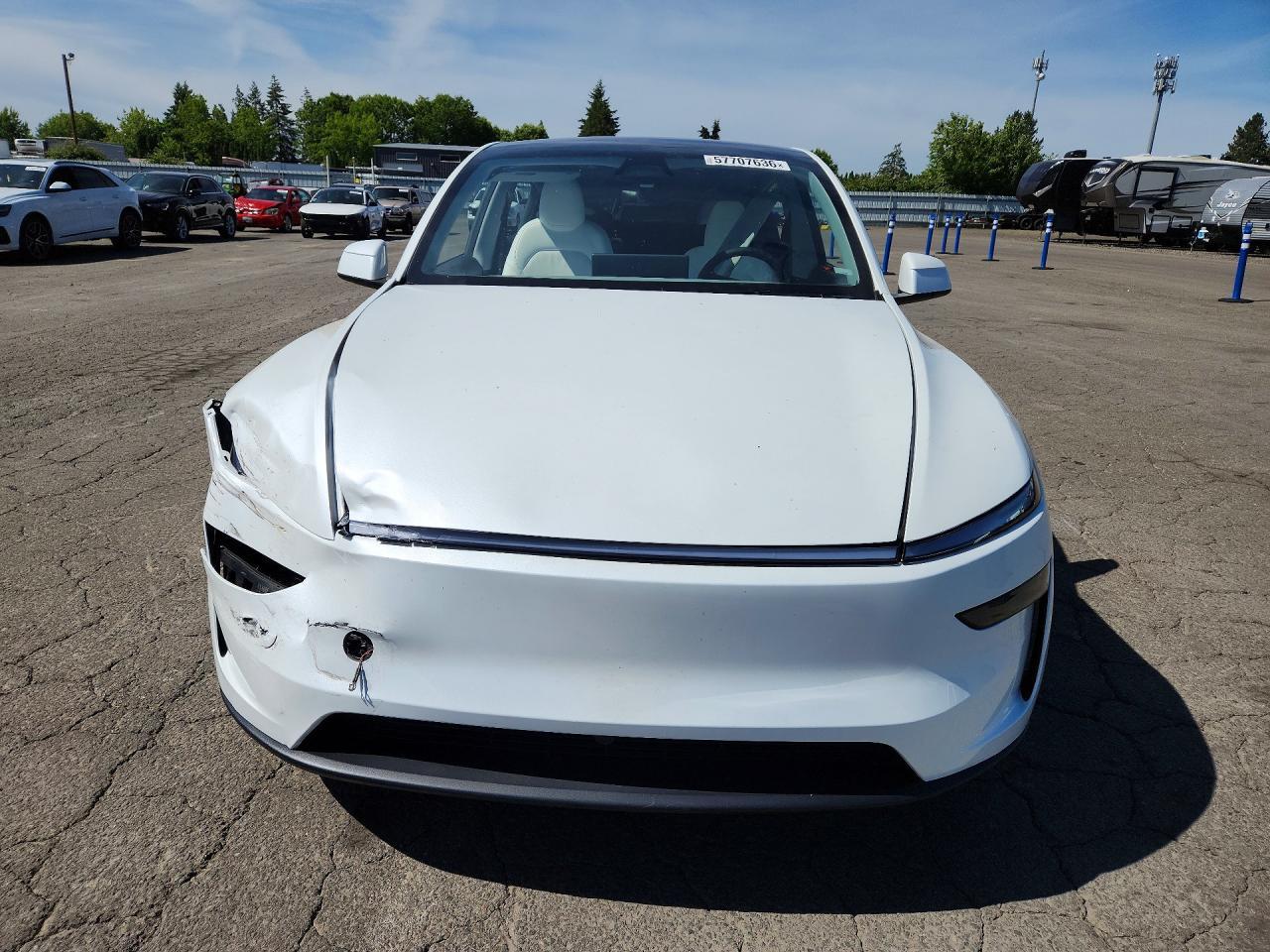 2026 Tesla Model Y - Фото 5