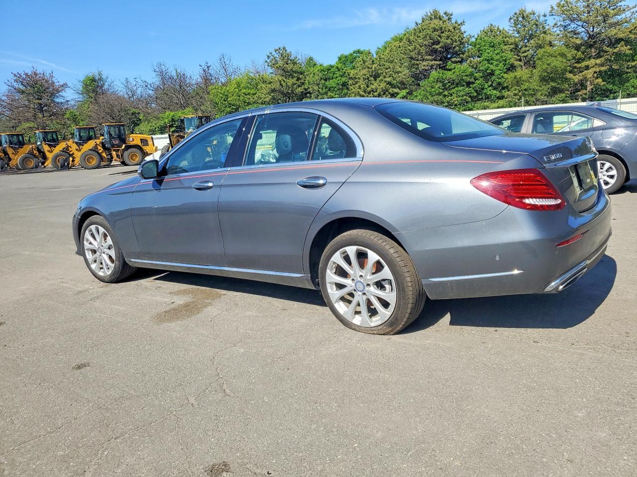 2017 Mercedes-Benz E 300 4Matic - Фото 2