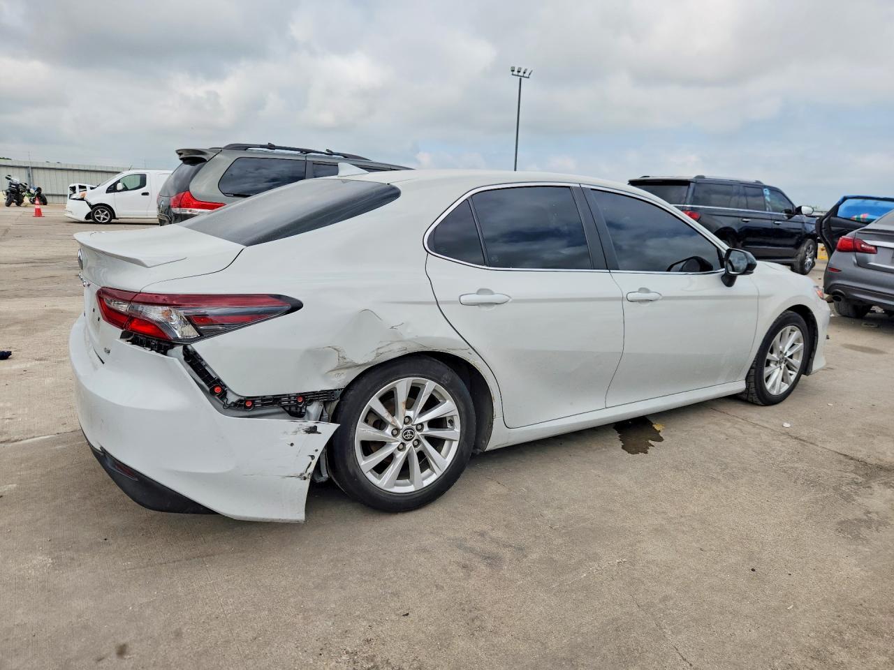 2023 Toyota Camry Le - Фото 3