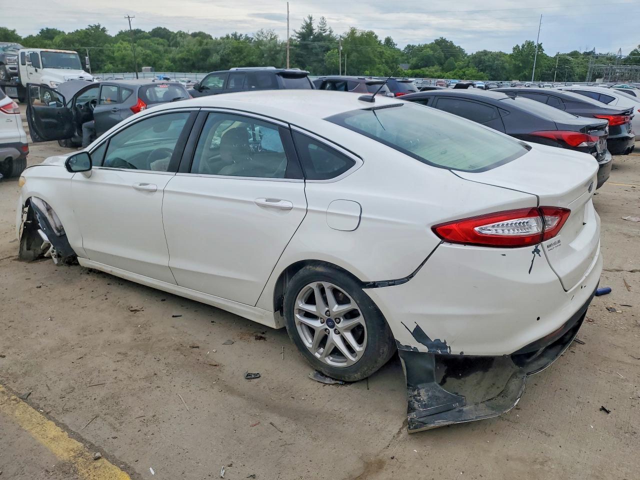2015 Ford Fusion Se - Фото 2