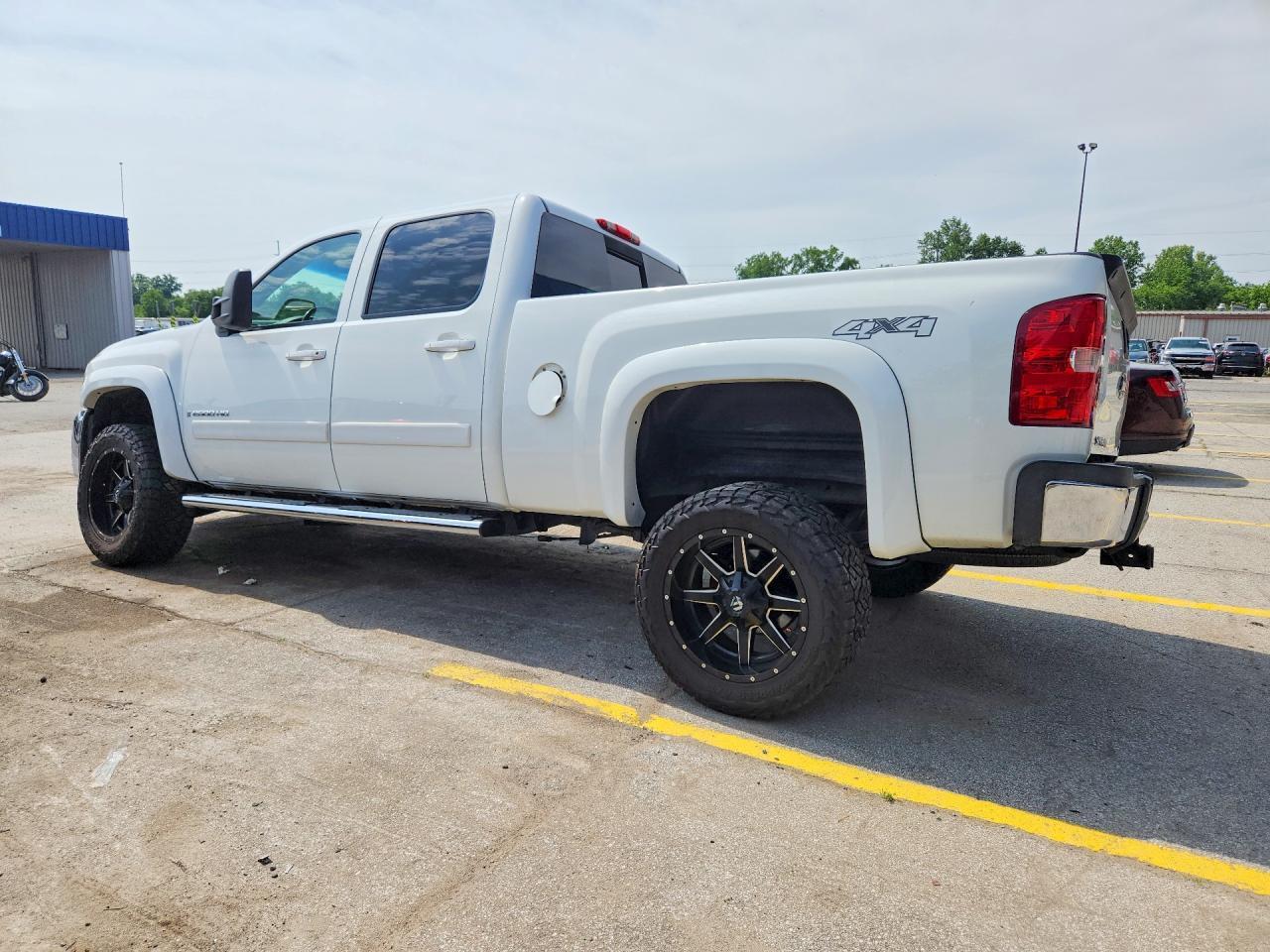 2007 Chevrolet Silverado K2500 Heavy Duty - Image 2