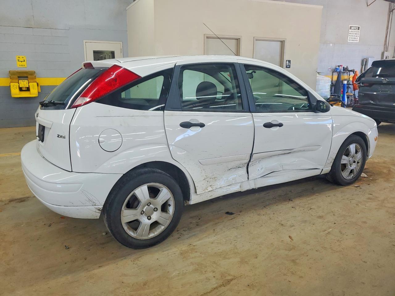 2005 Ford Focus Zx5 - Фото 3