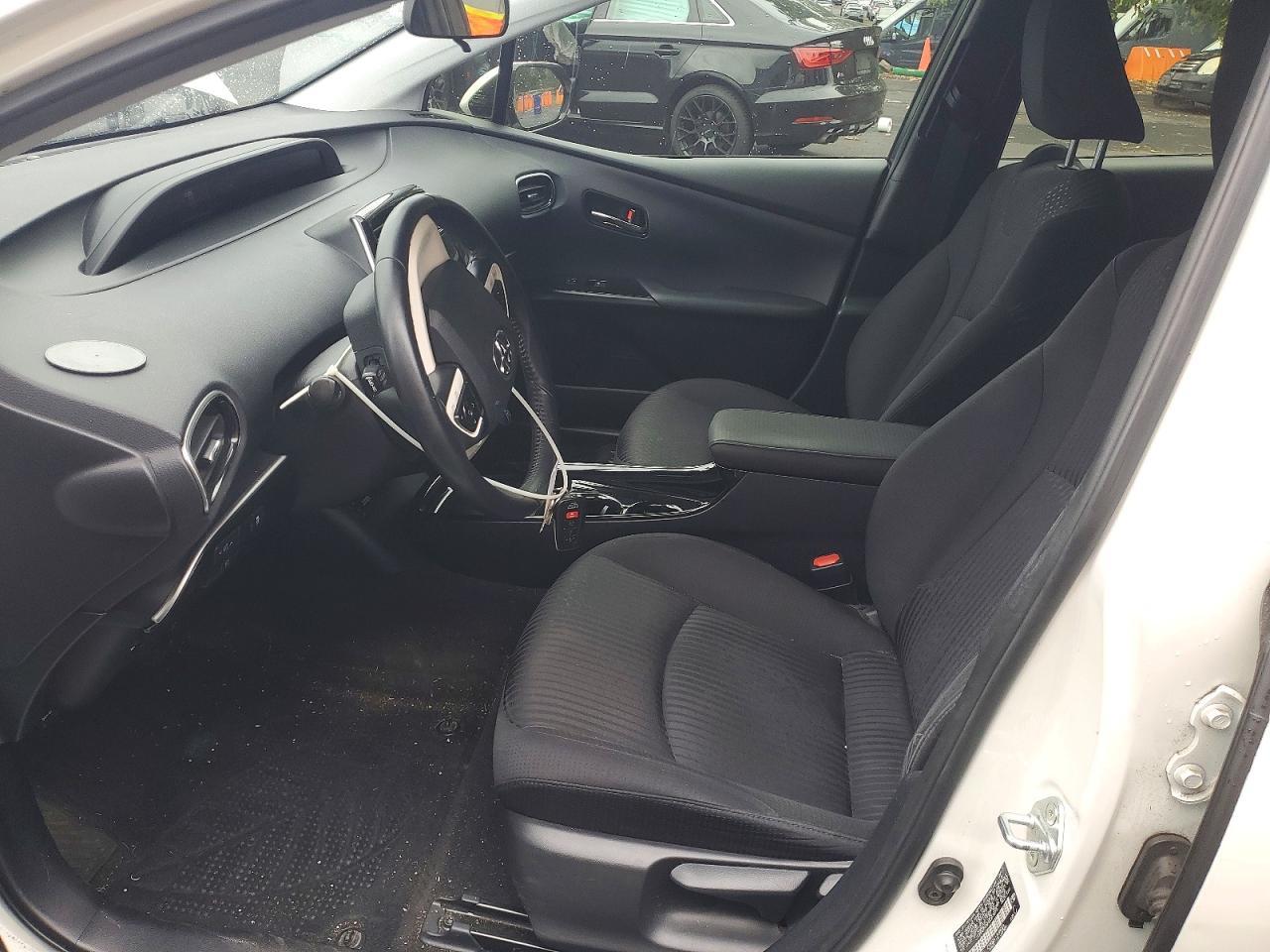 2017 Toyota Prius Prime Plus - Image 7
