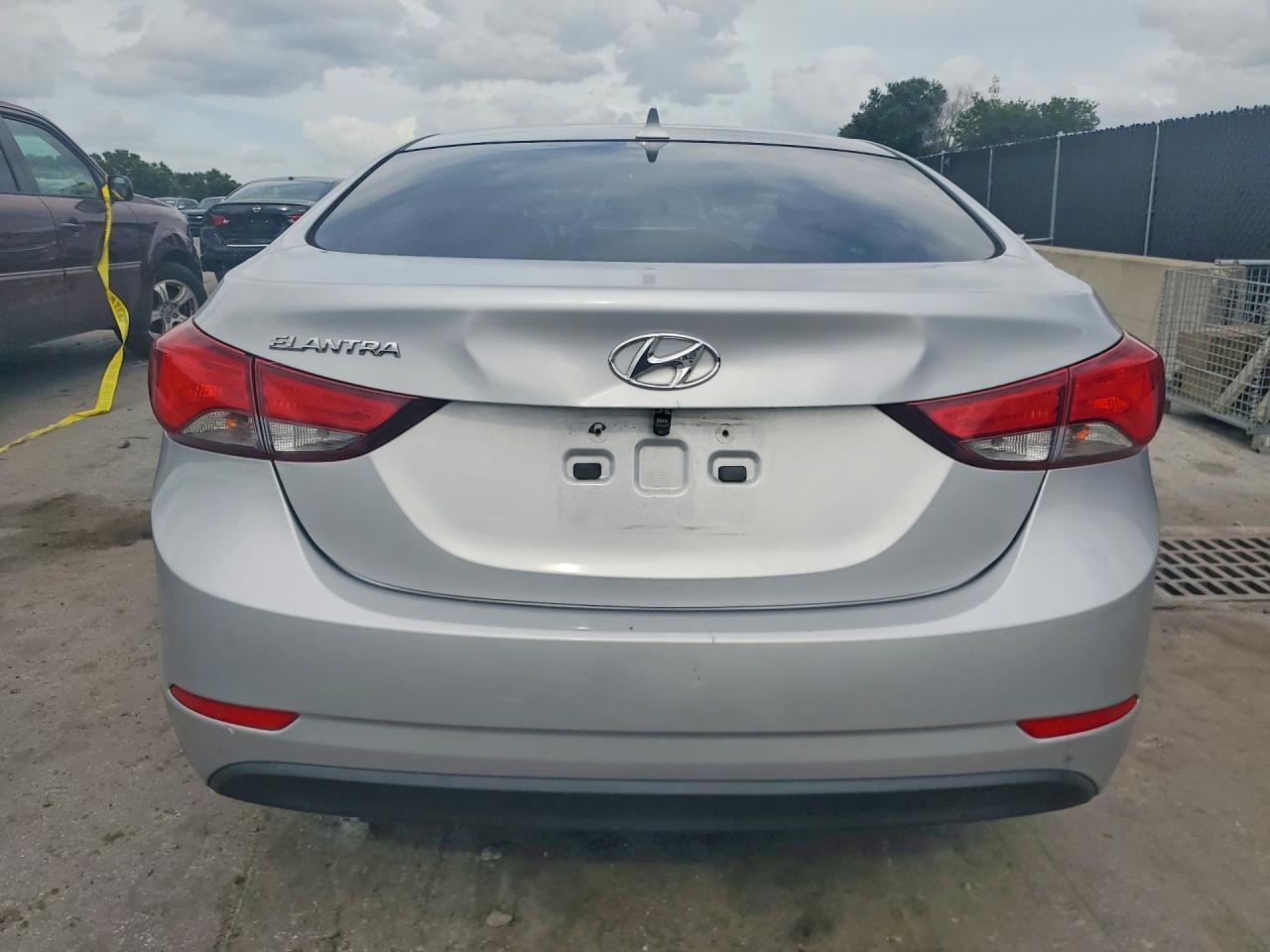 2014 Hyundai Elantra Se - Image 6