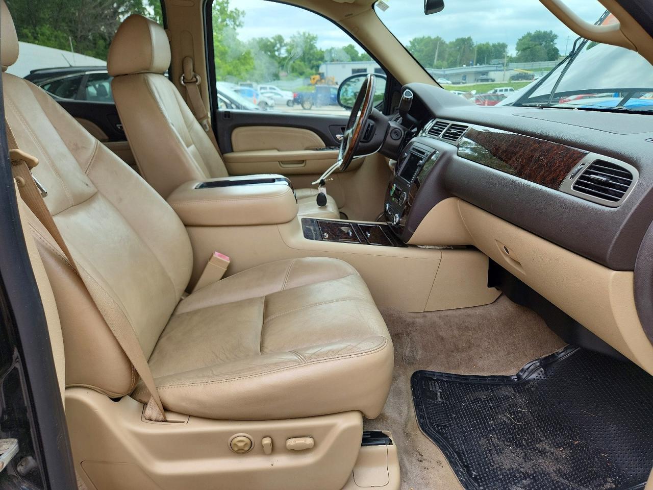 2009 GMC Yukon Denali - Image 7