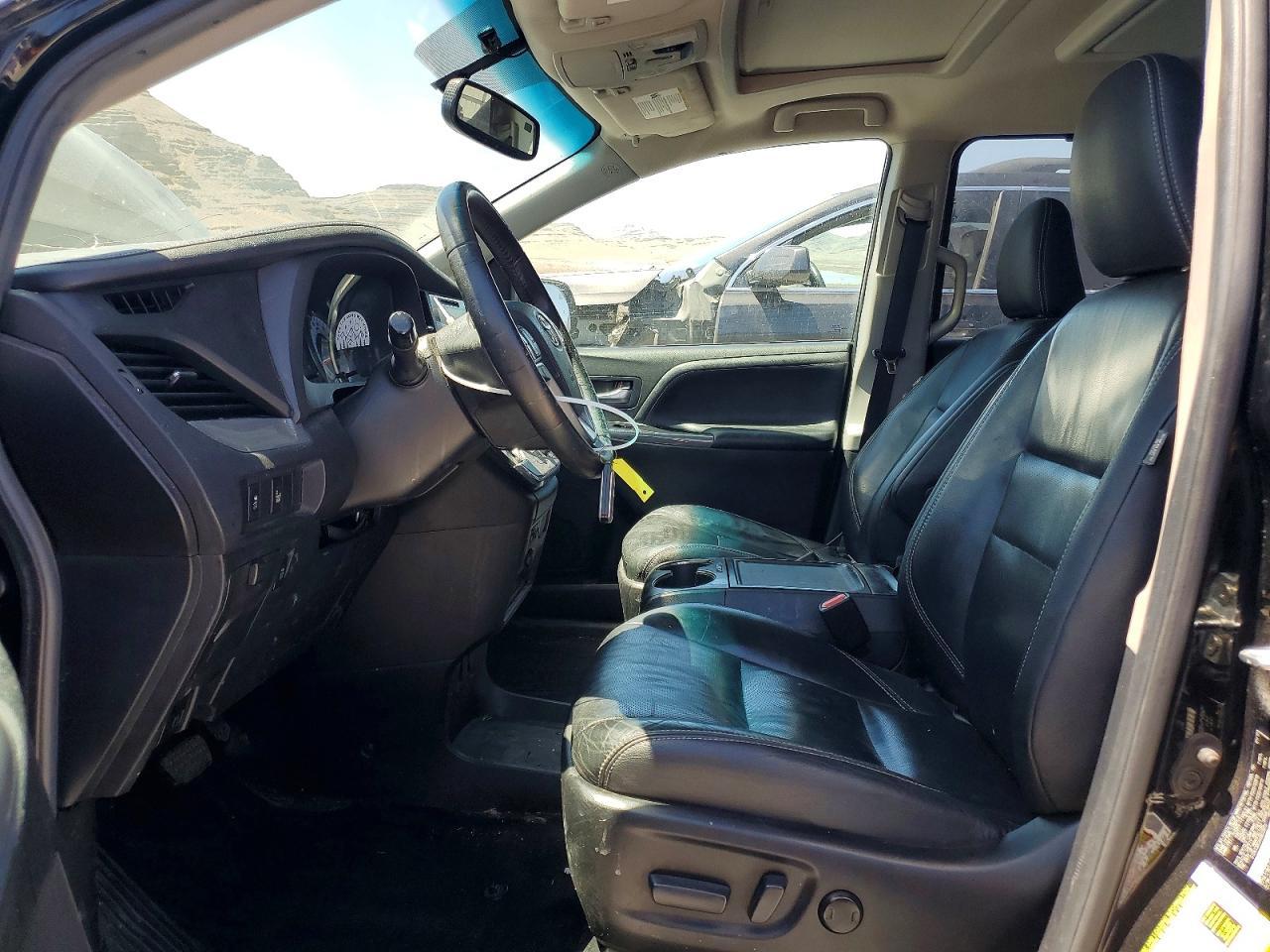 2017 Toyota Sienna Se - Image 7