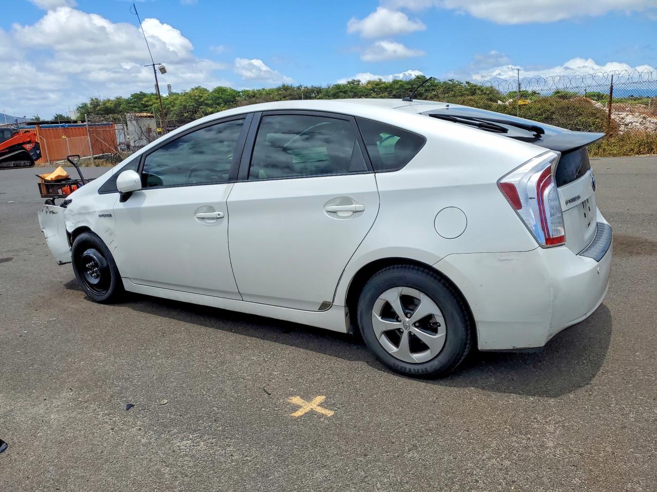 2013 Toyota Prius One - Фото 2