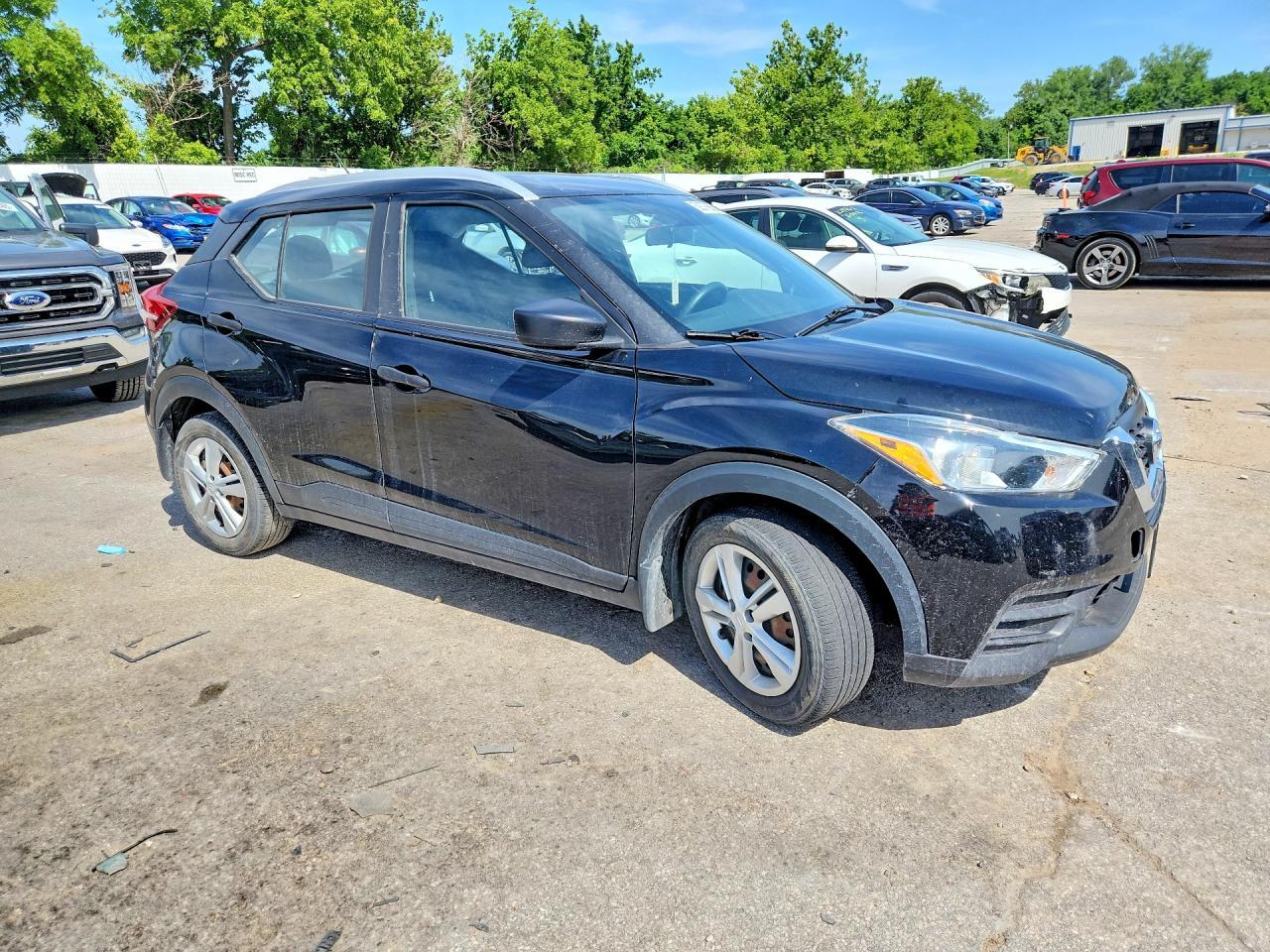 2019 Nissan Kicks S - Image 4
