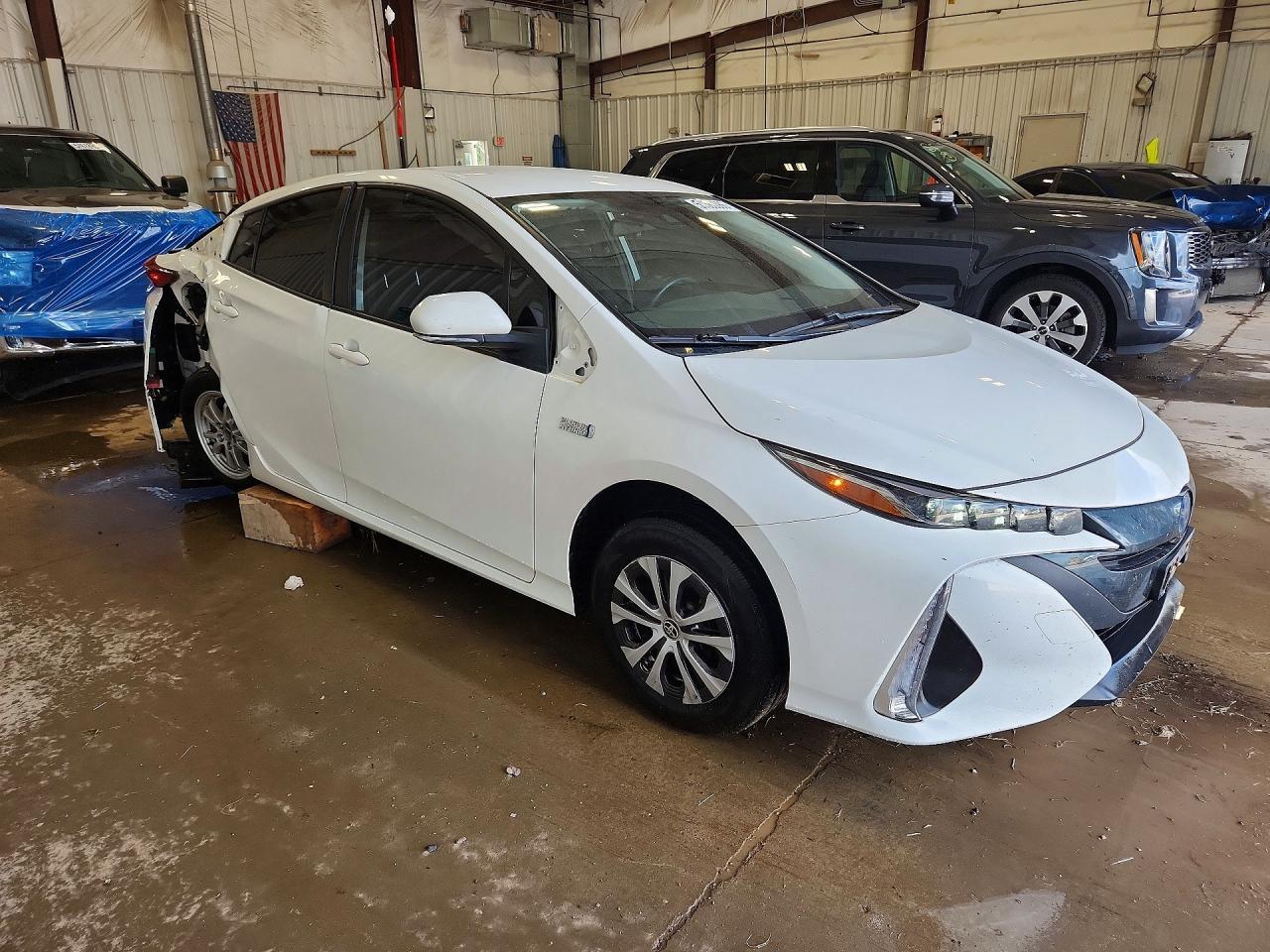 2022 Toyota Prius Prime Le - Image 4