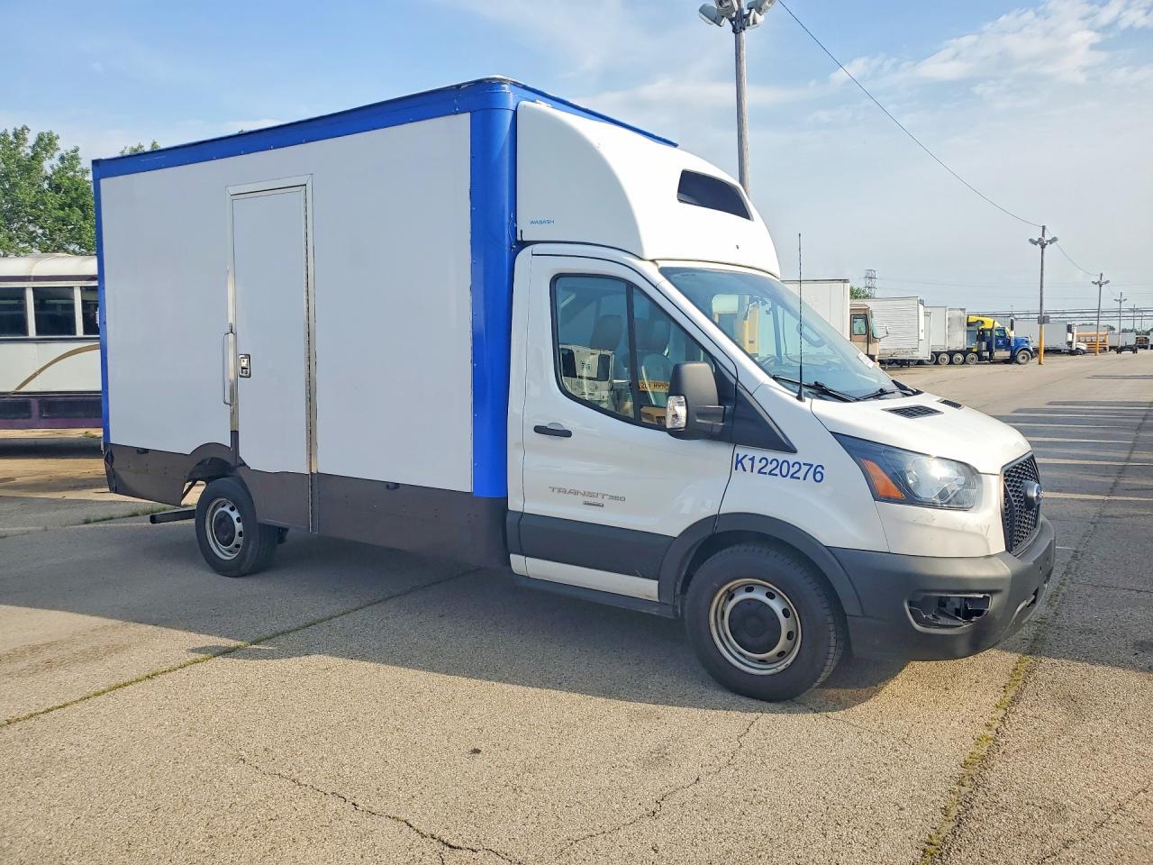2023 Ford Transit Delivery Truck - Фото 4