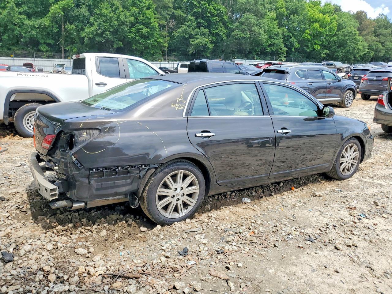 2010 Toyota Avalon Limited - Image 3