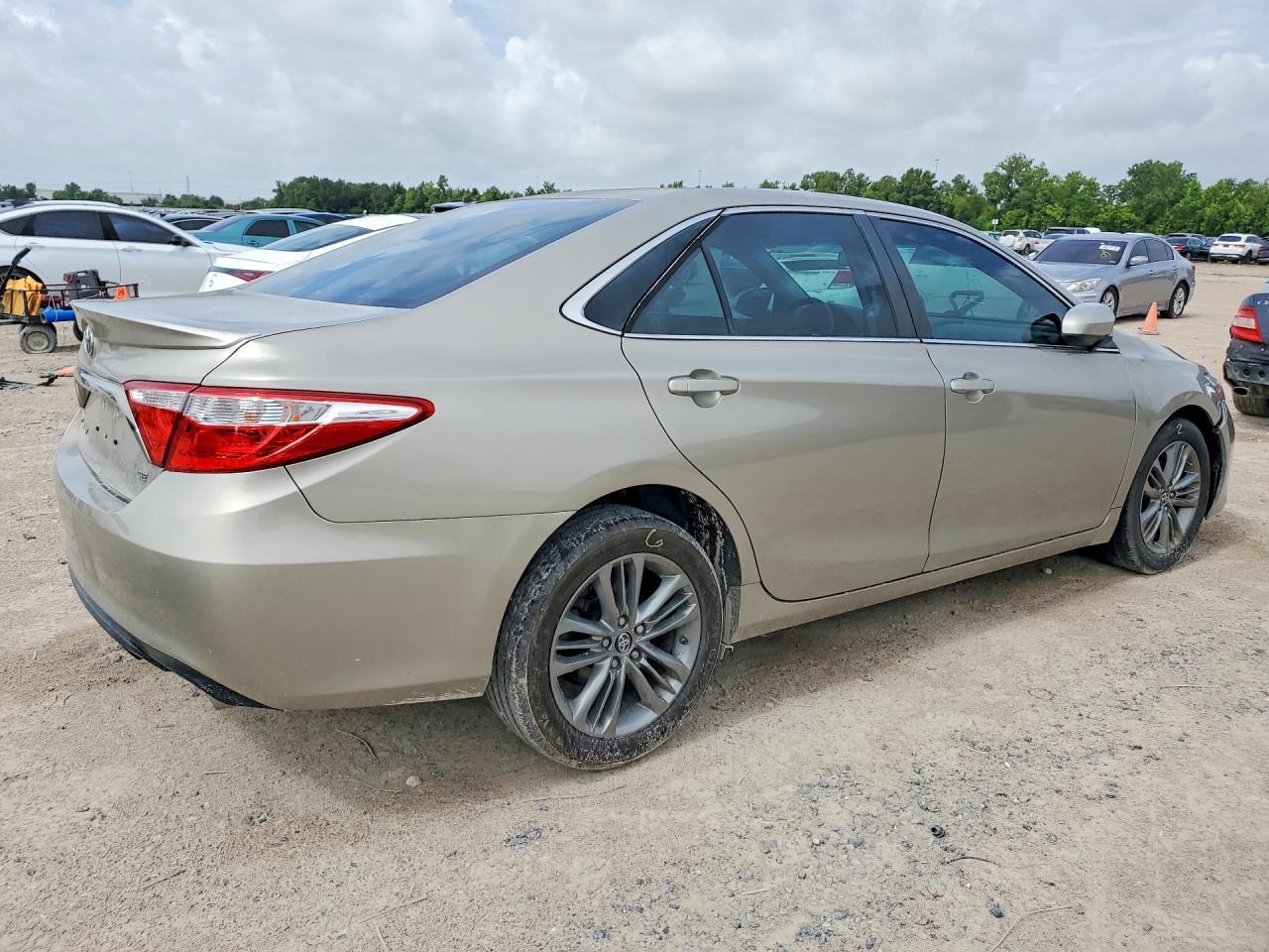 2017 Toyota Camry Se - Image 3