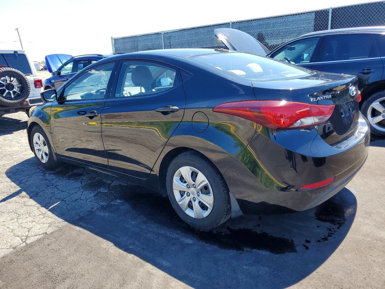 2016 Hyundai Elantra Se - Image 2