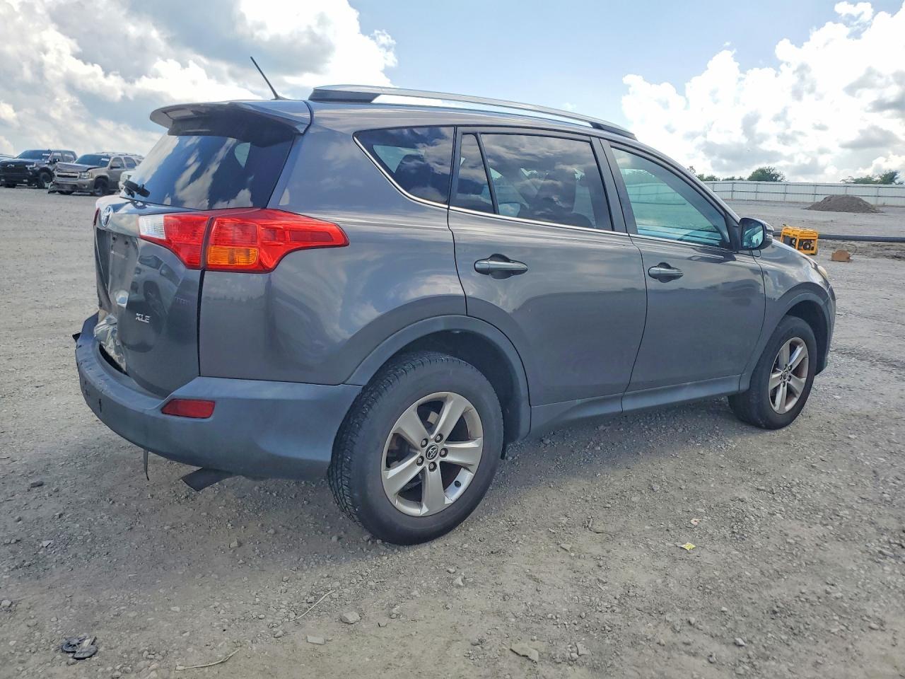 2015 Toyota Rav4 Xle - Image 3