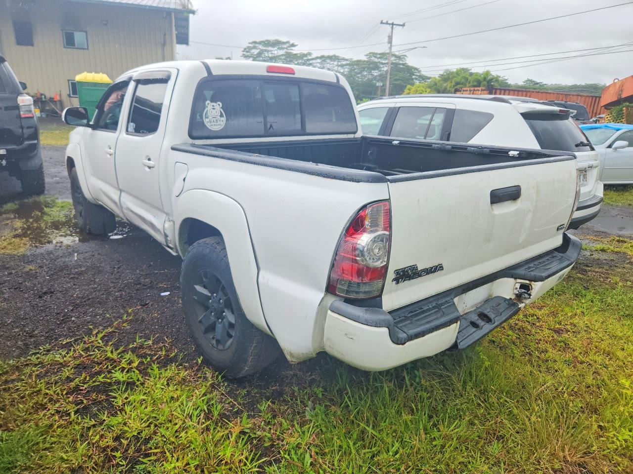 2015 Toyota Tacoma V6 - Image 2