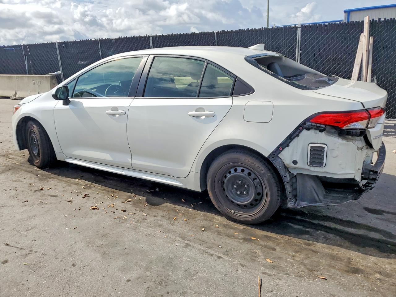2021 Toyota Corolla Le - Фото 2