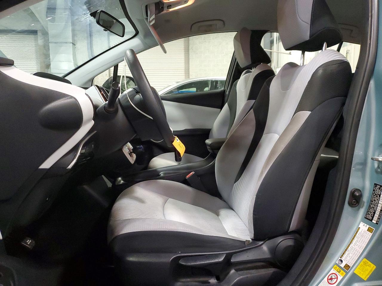 2016 Toyota Prius Two - Image 7