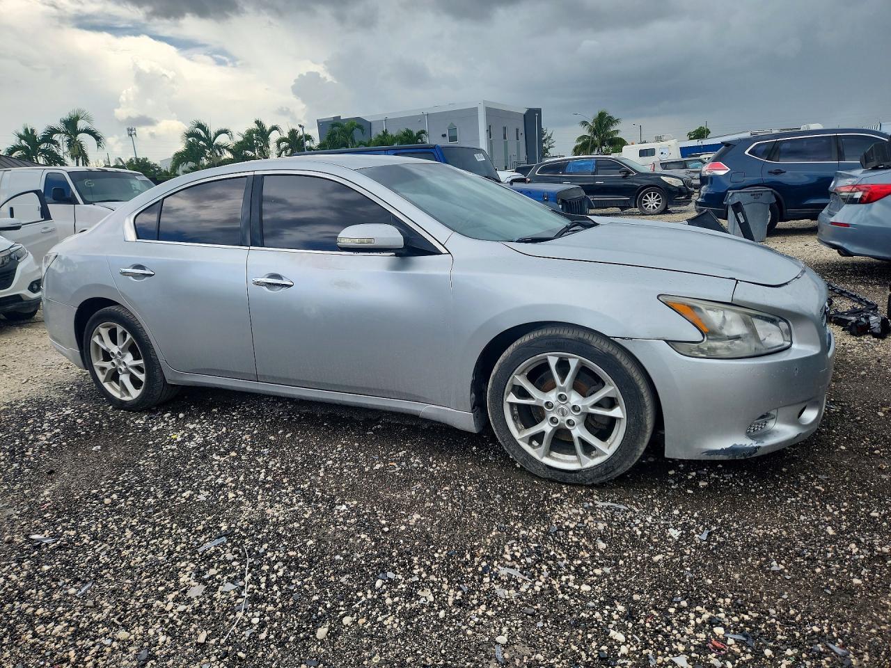 2014 Nissan Maxima 3.5 S - Image 4
