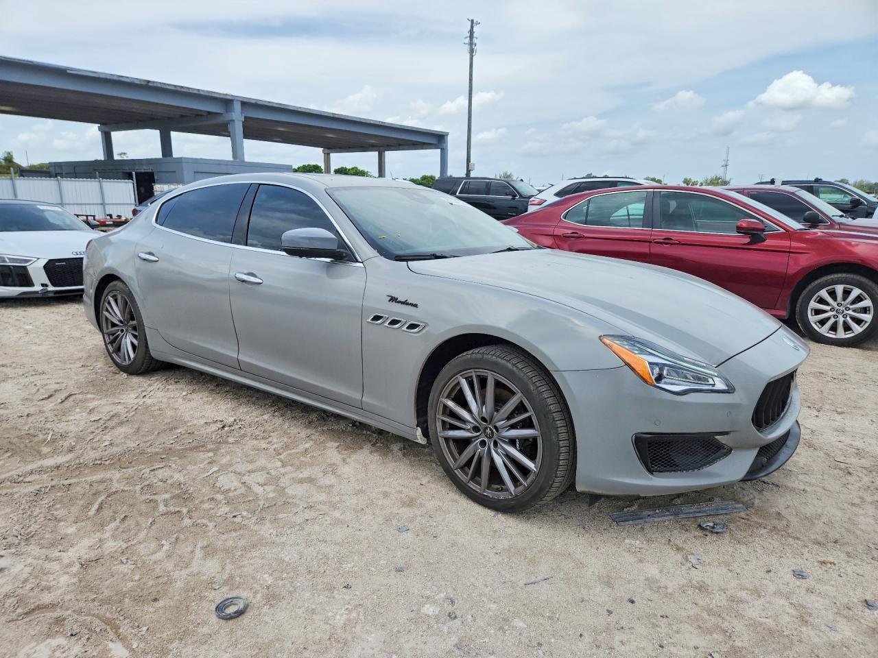 2022 Maserati Quattroporte Modena - Фото 4