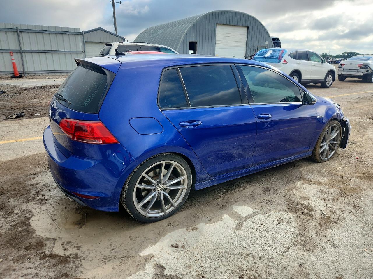 2017 Volkswagen Golf R - Image 3