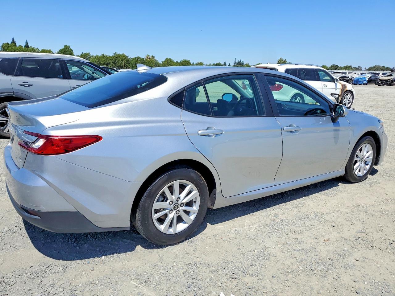 2025 Toyota Camry Le - Фото 3