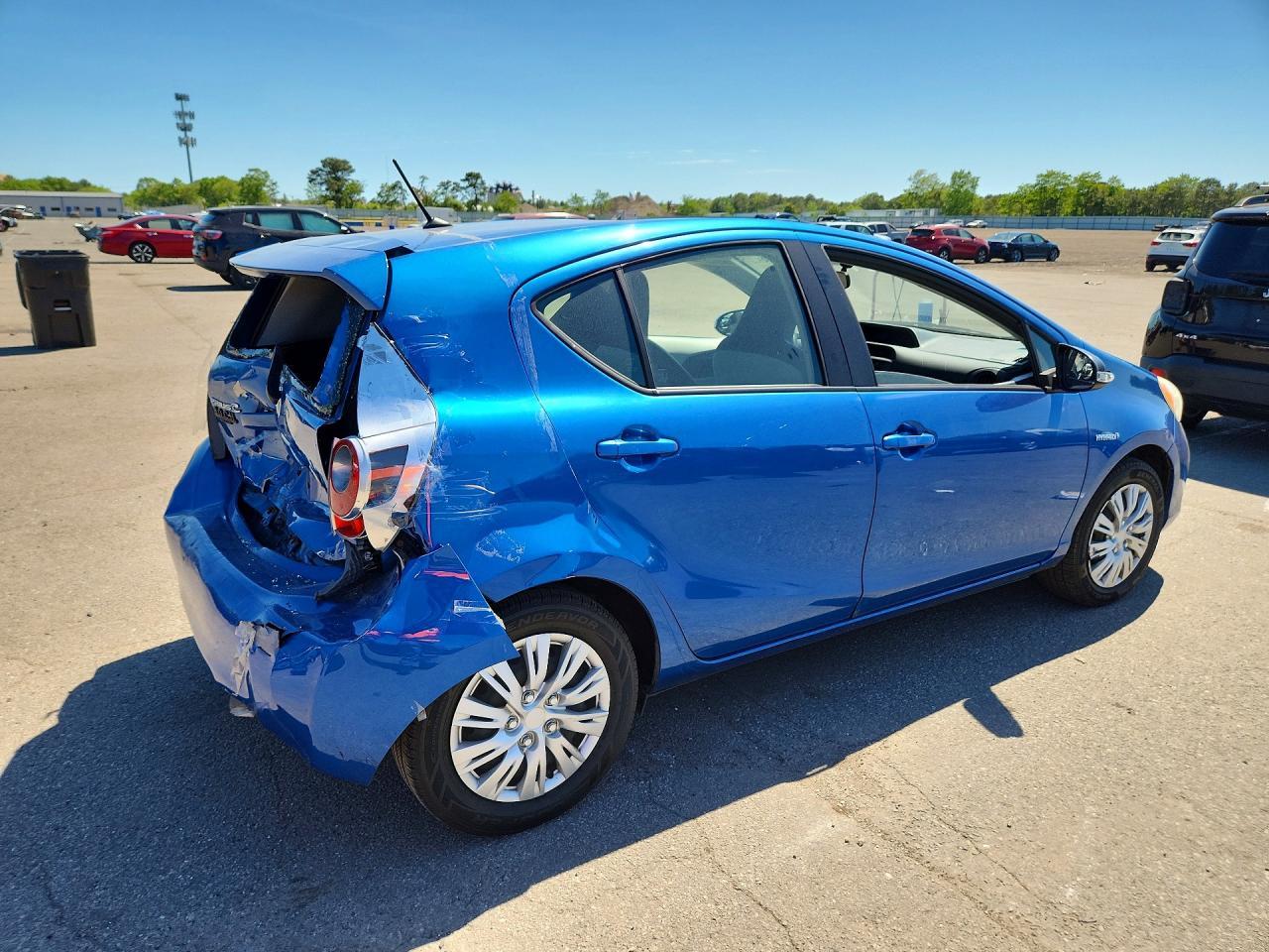 2014 Toyota Prius C One - Фото 3