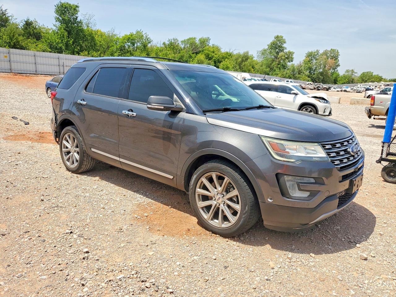 2017 Ford Explorer Limited - Image 4