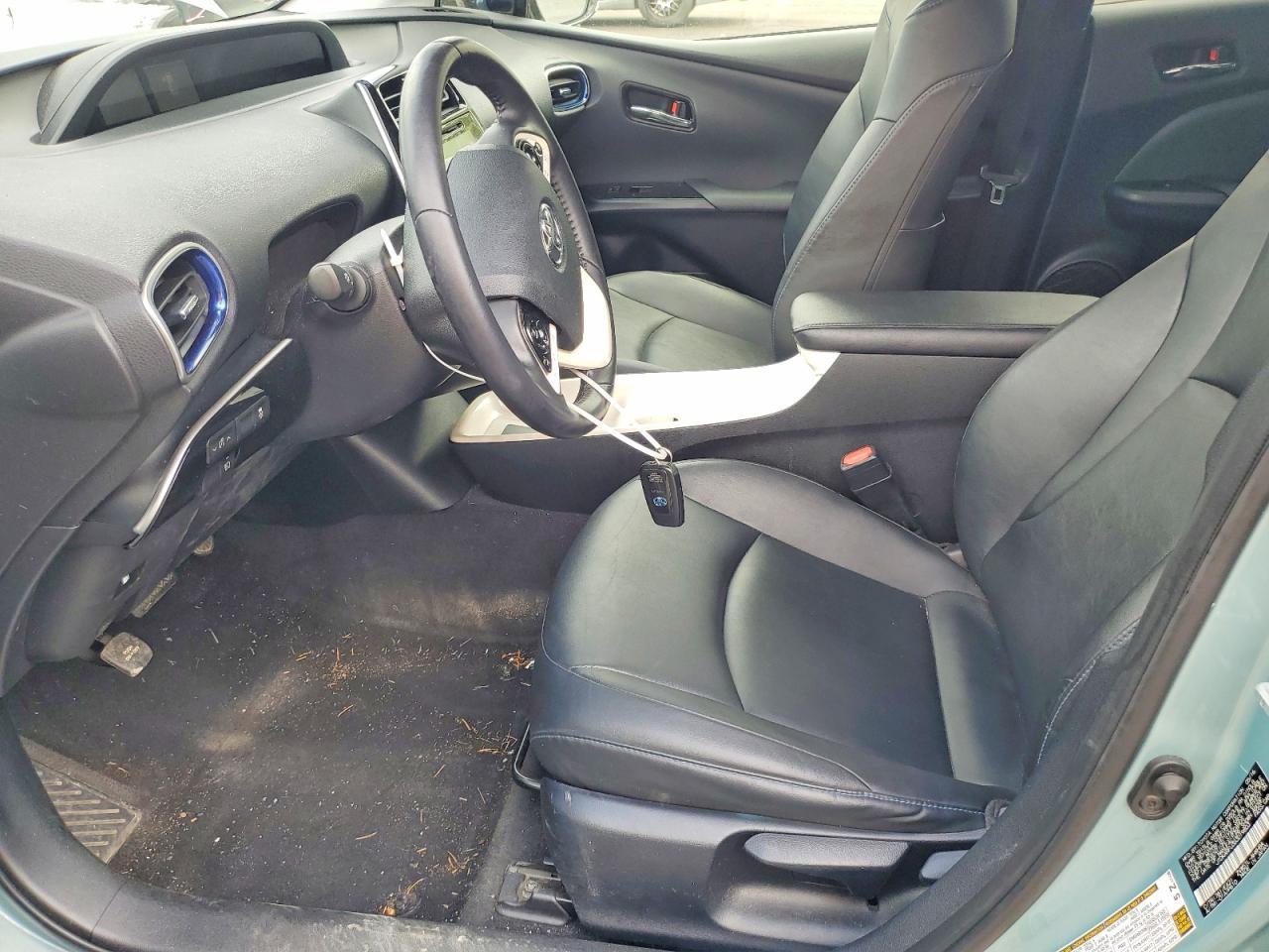 2016 Toyota Prius Three Touring - Image 7