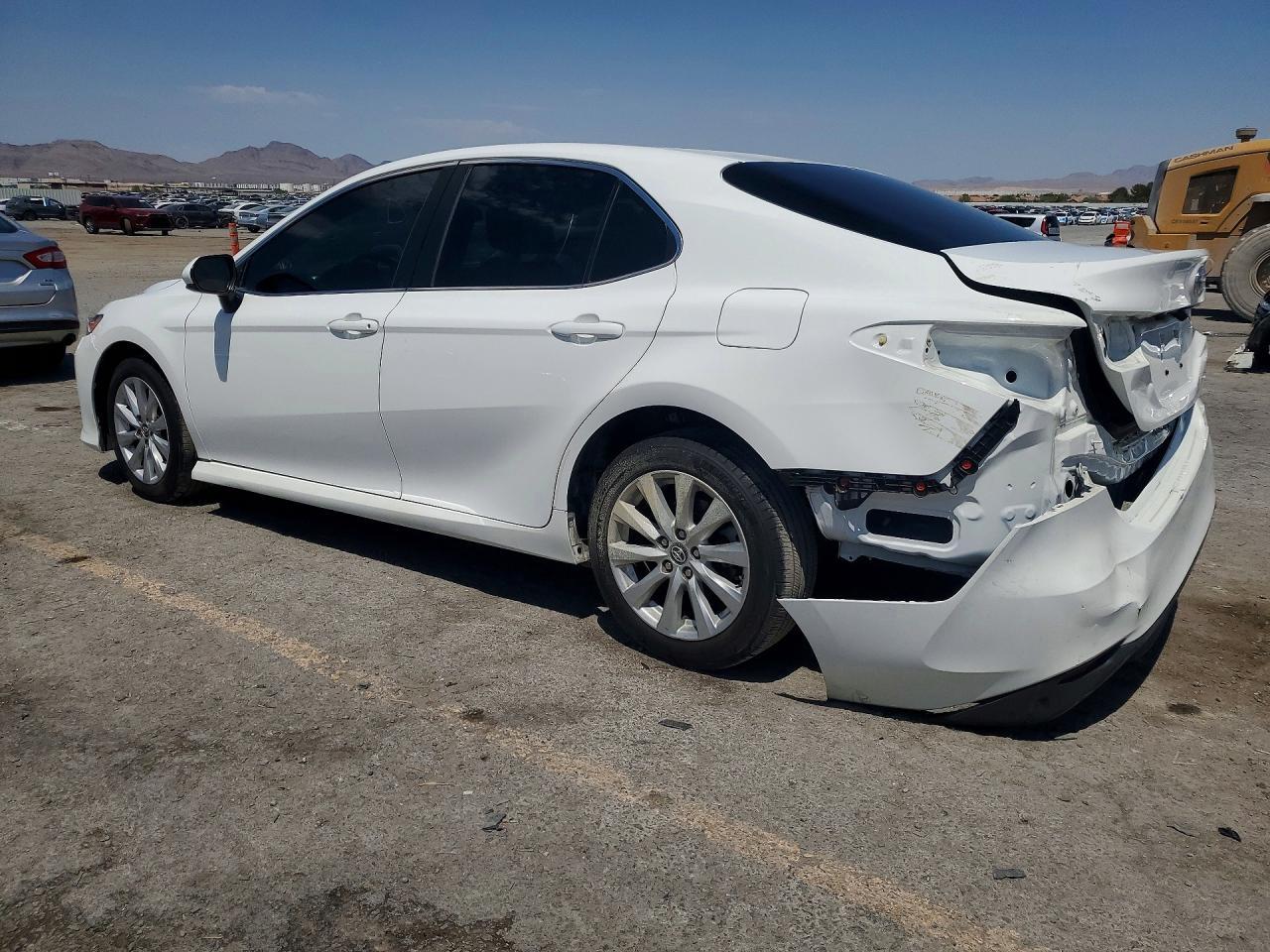 2018 Toyota Camry Le - Фото 2