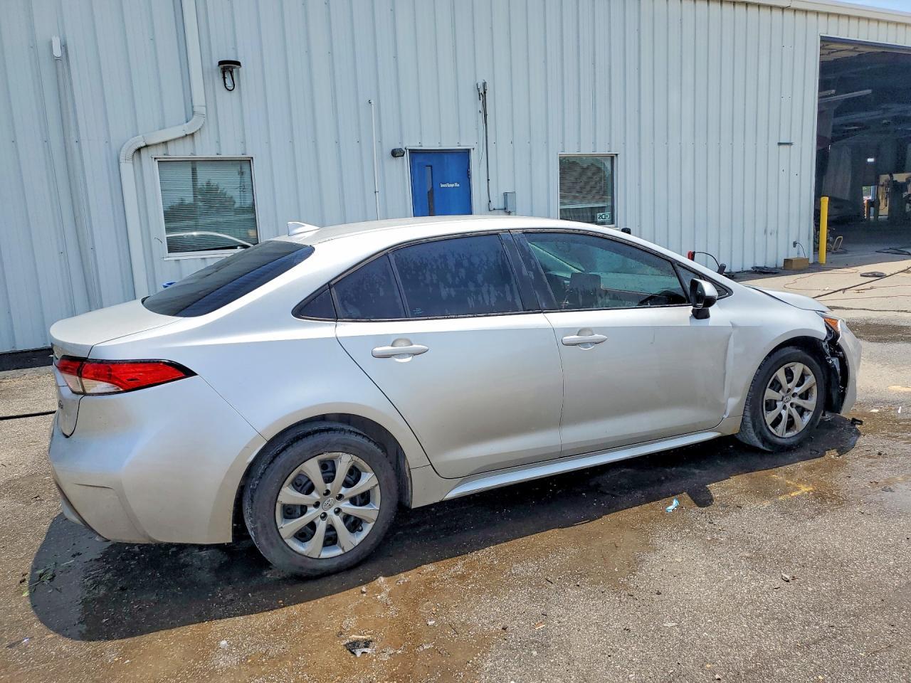 2022 Toyota Corolla Le - Image 3