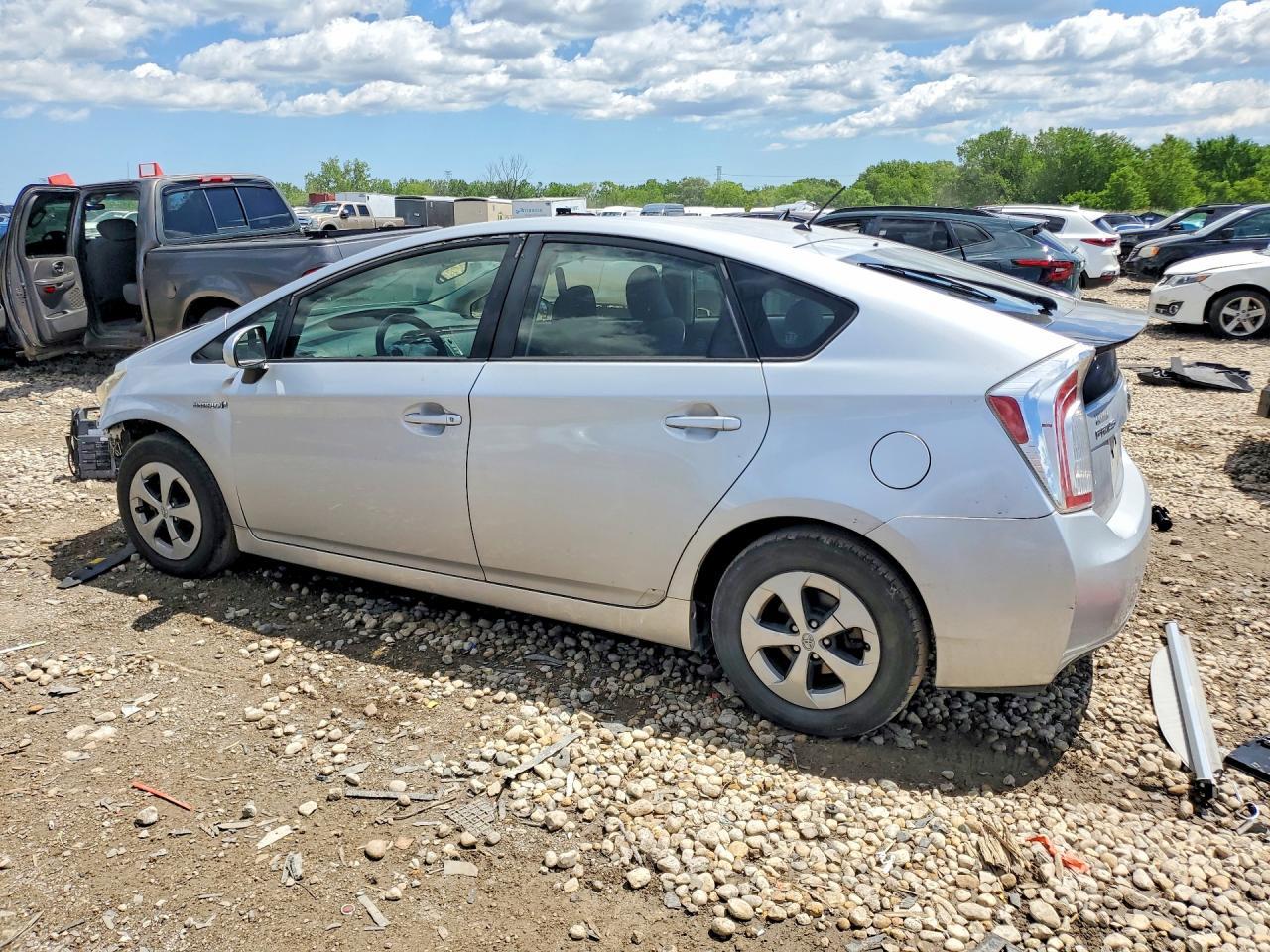 2014 Toyota Prius Two - Фото 2