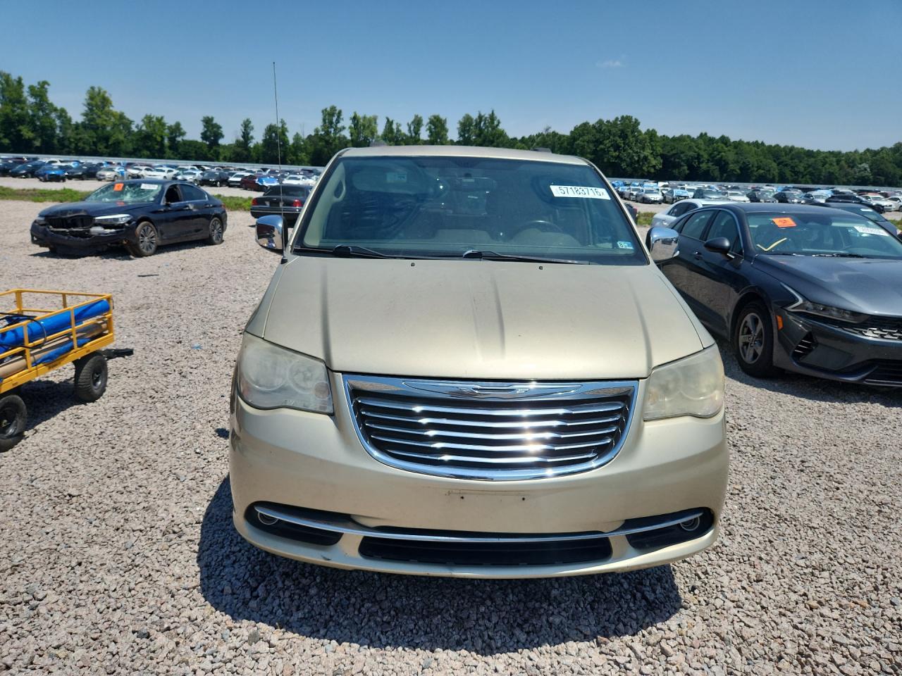 2011 Chrysler Town & Country Touring L - Image 5