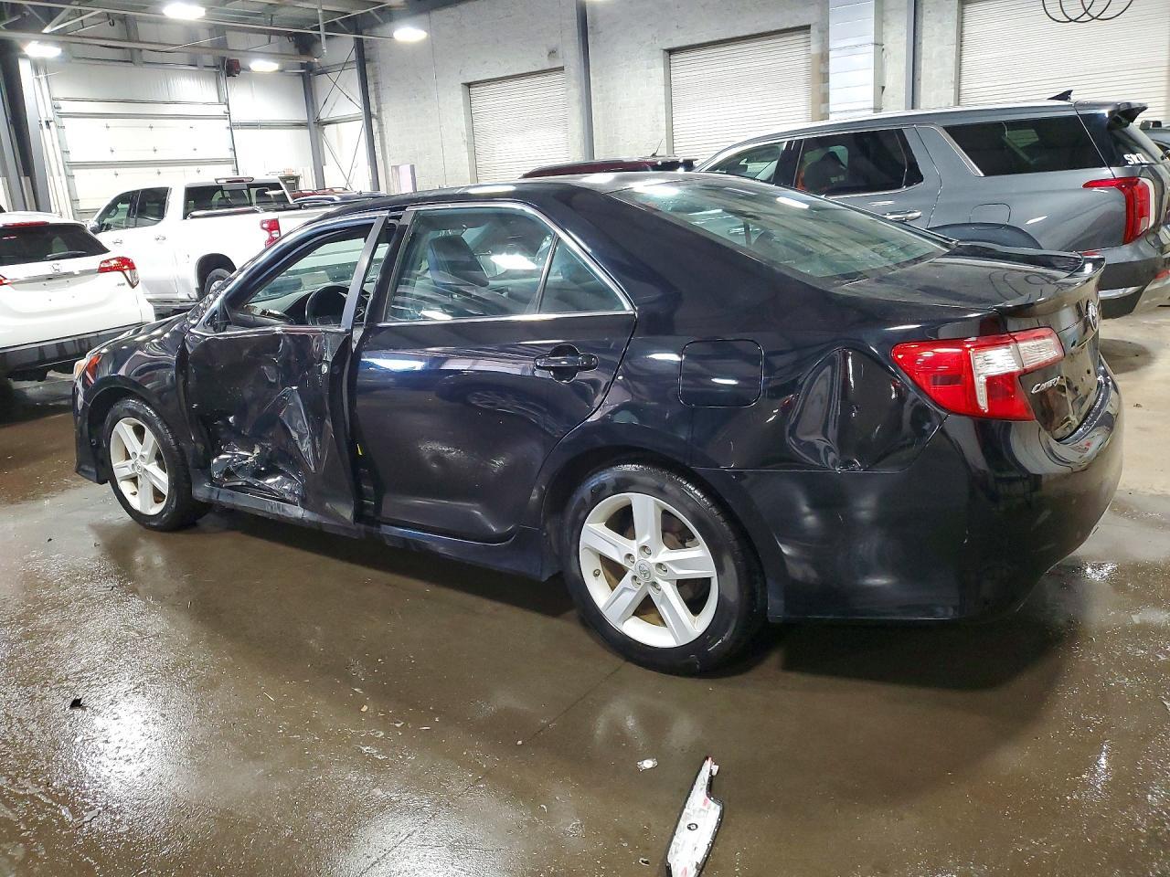 2014 Toyota Camry Se - Фото 2