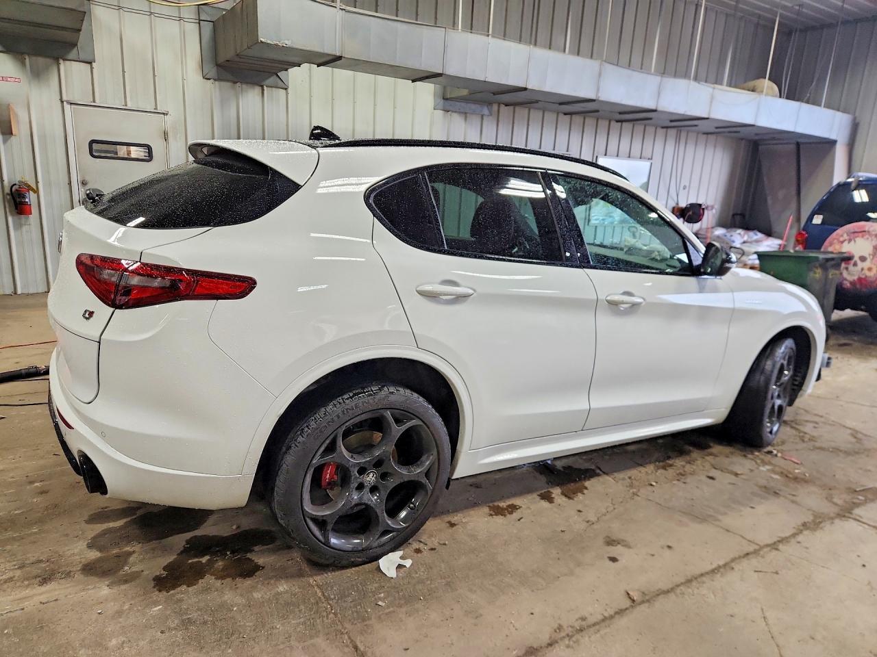 2022 Alfa Romeo Stelvio Ti - Image 3