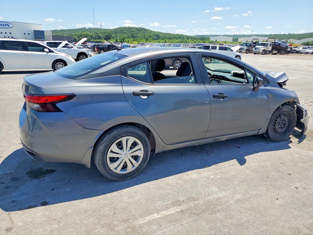 2020 Nissan Versa S - Фото 3