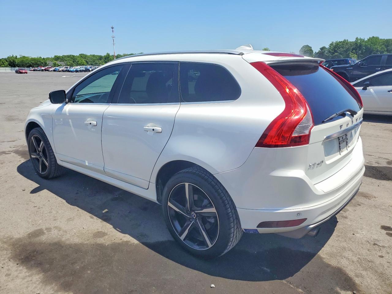 2015 Volvo Xc60 T6 R-Design Platinum - Image 2