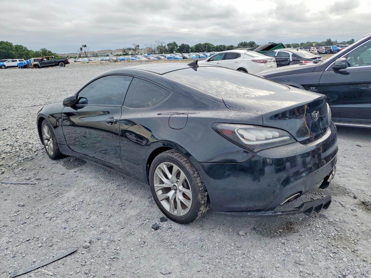2013 Hyundai Genesis Coupe 2.0T - Фото 2