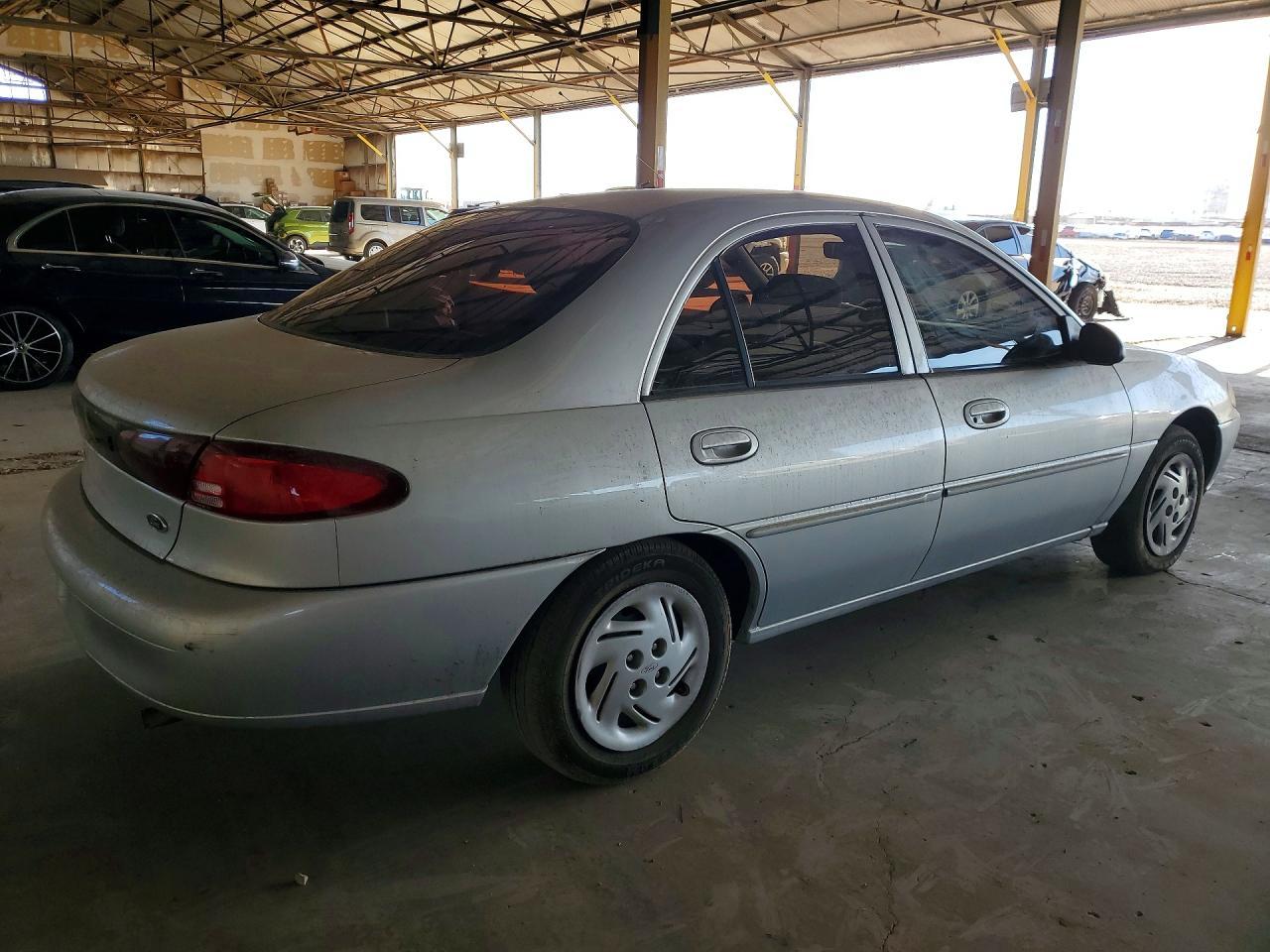 2002 Ford Escort - Image 3