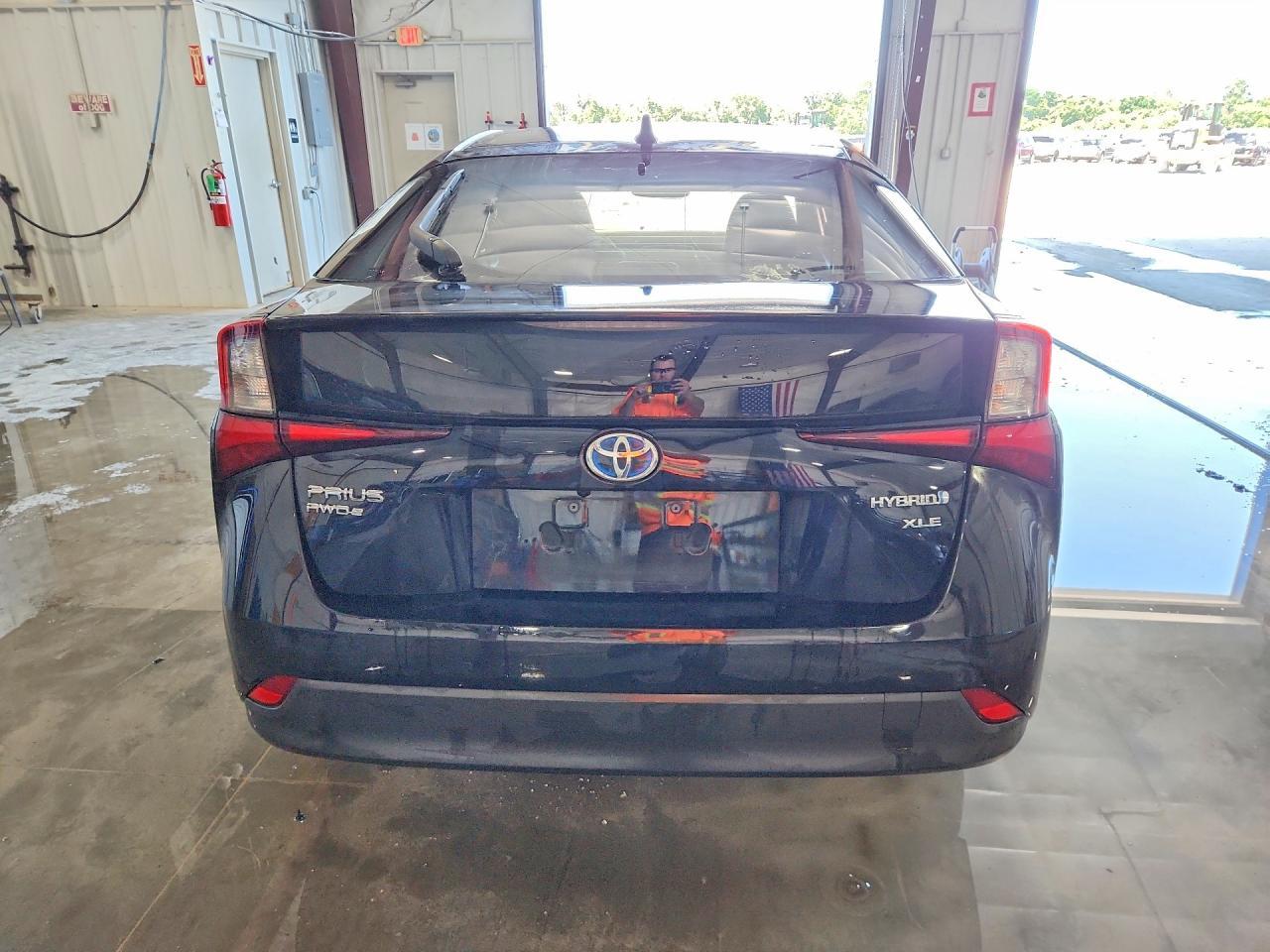 2022 Toyota Prius Xle Awd-E - Image 6