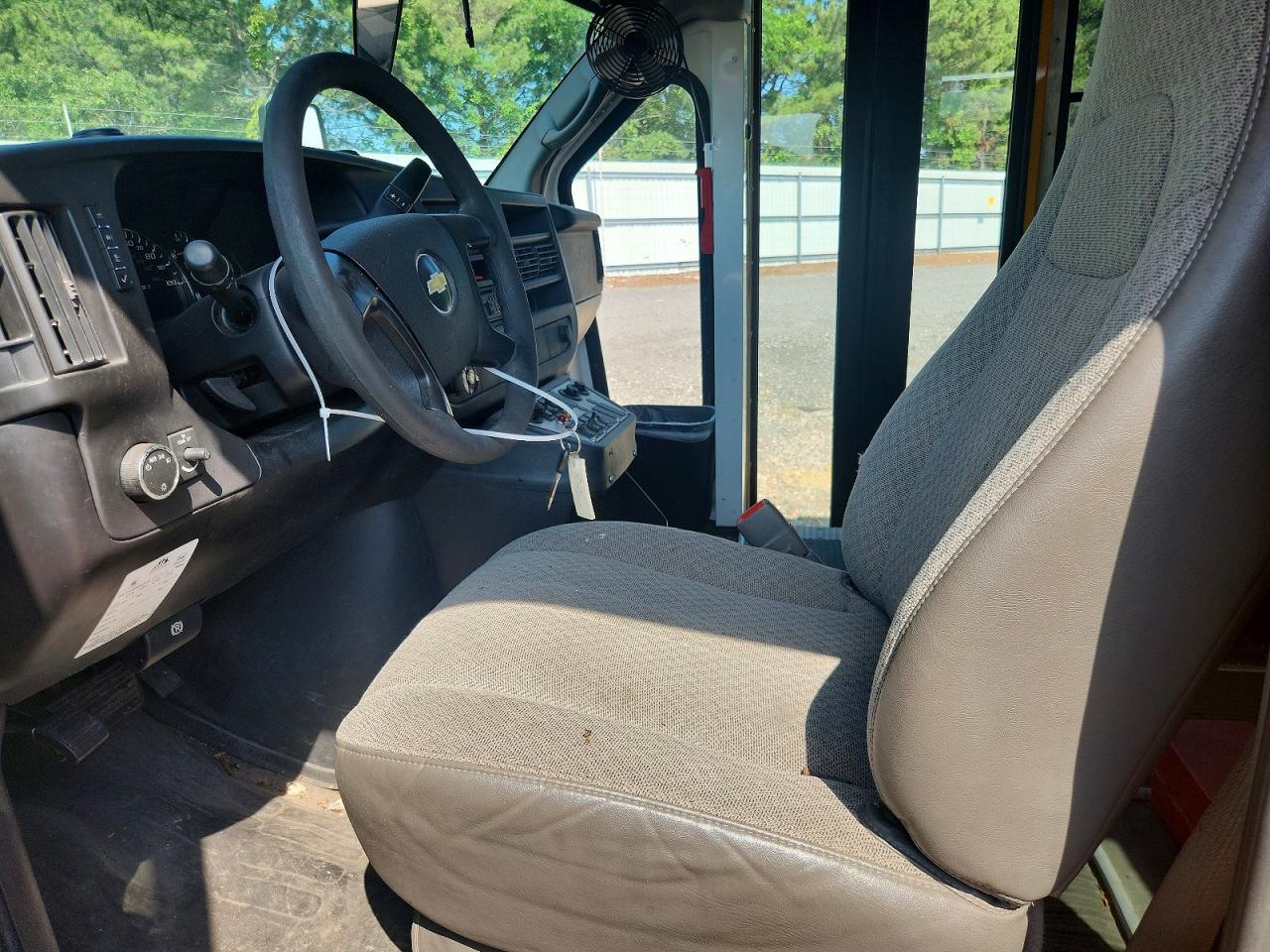 2010 Chevrolet Express G3 - School Bus - Фото 5
