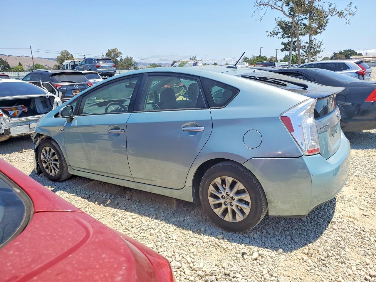 2013 Toyota Prius Plug-In Hybrid Base - Фото 2