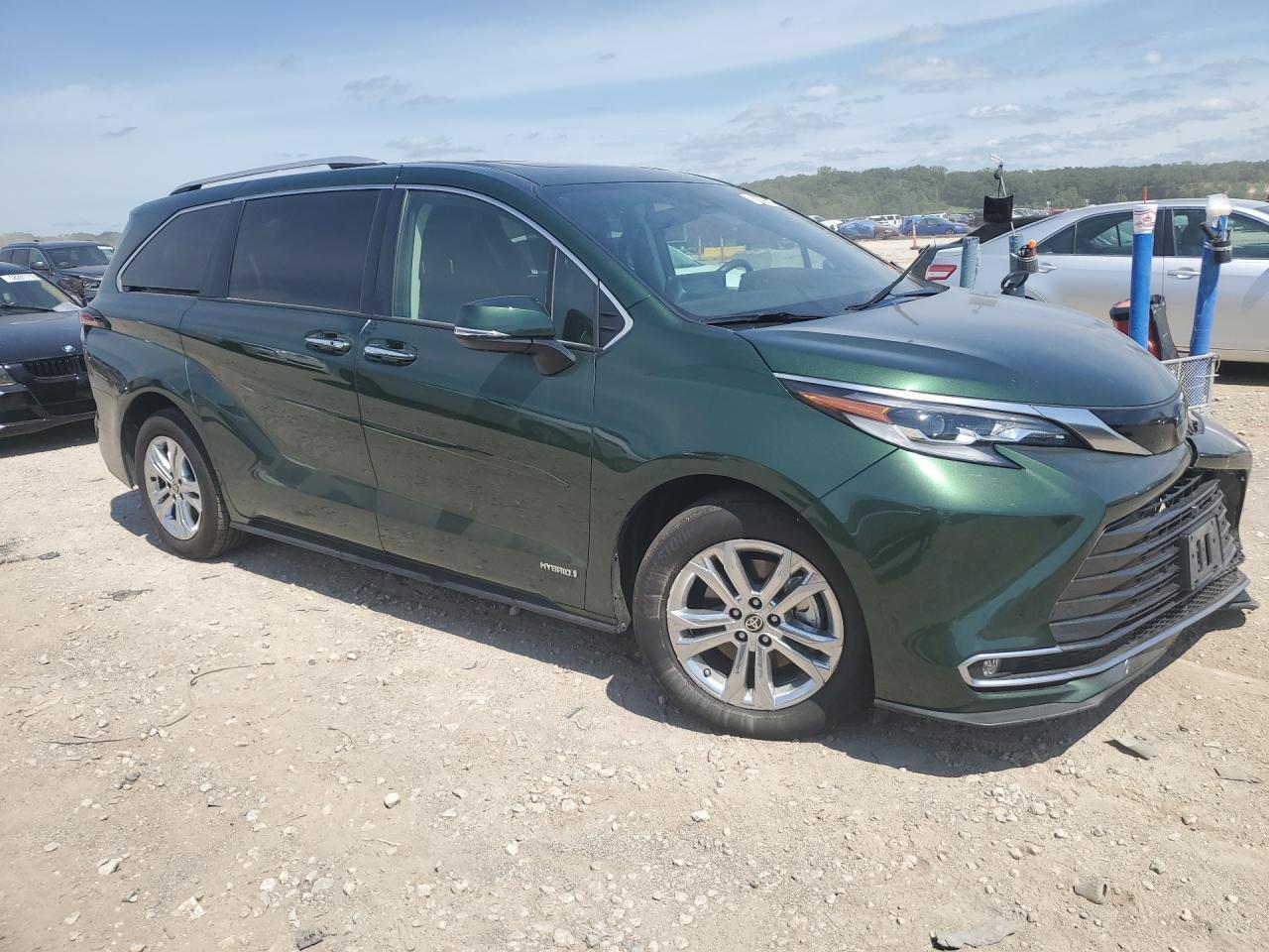 2021 Toyota Sienna Platinum 7-Passenger - Фото 4