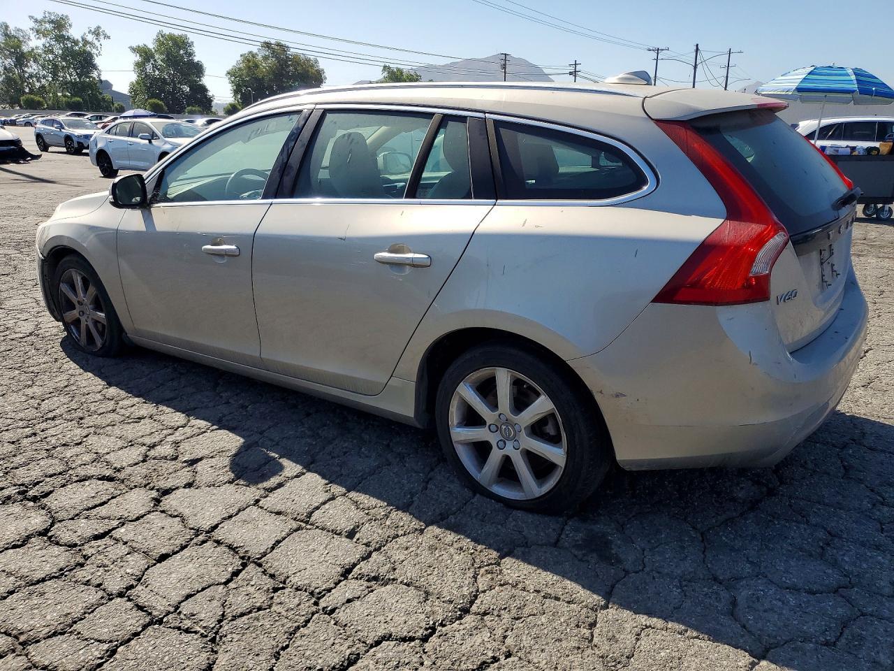 2017 Volvo V60 T5 Premier - Фото 2