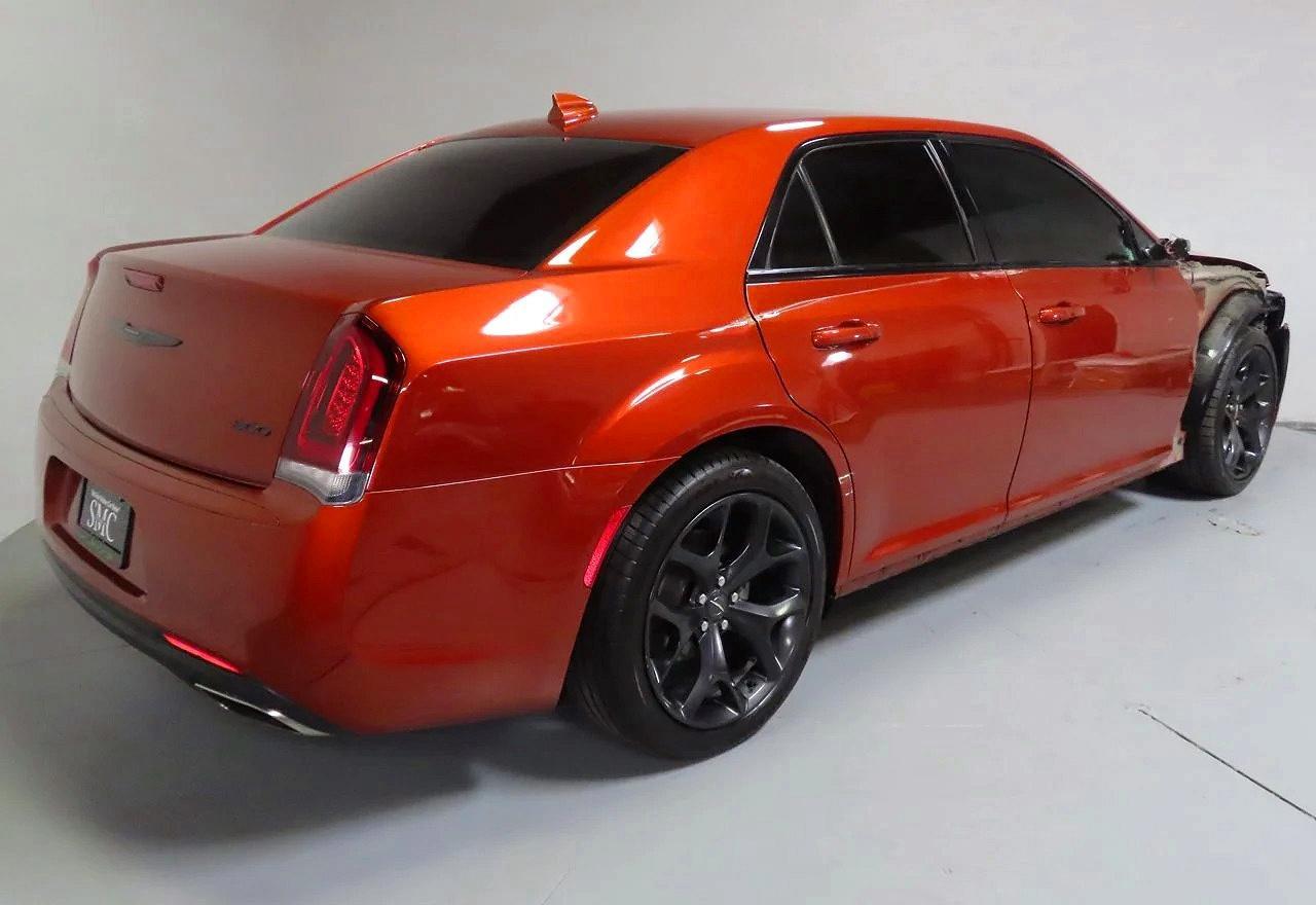 2021 Chrysler 300 Touring - Image 3
