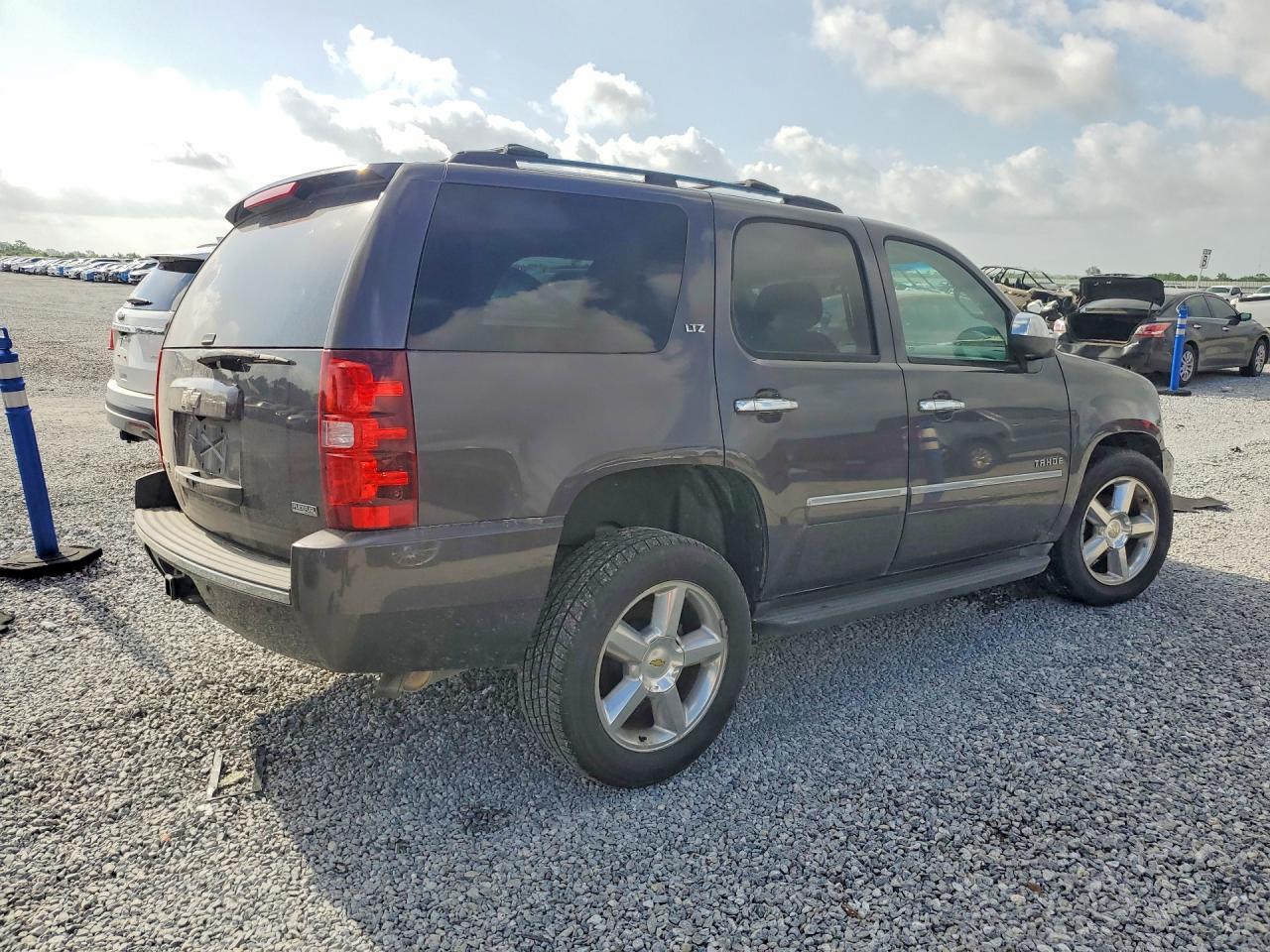 2011 Chevrolet Tahoe K1500 Ltz - Image 3