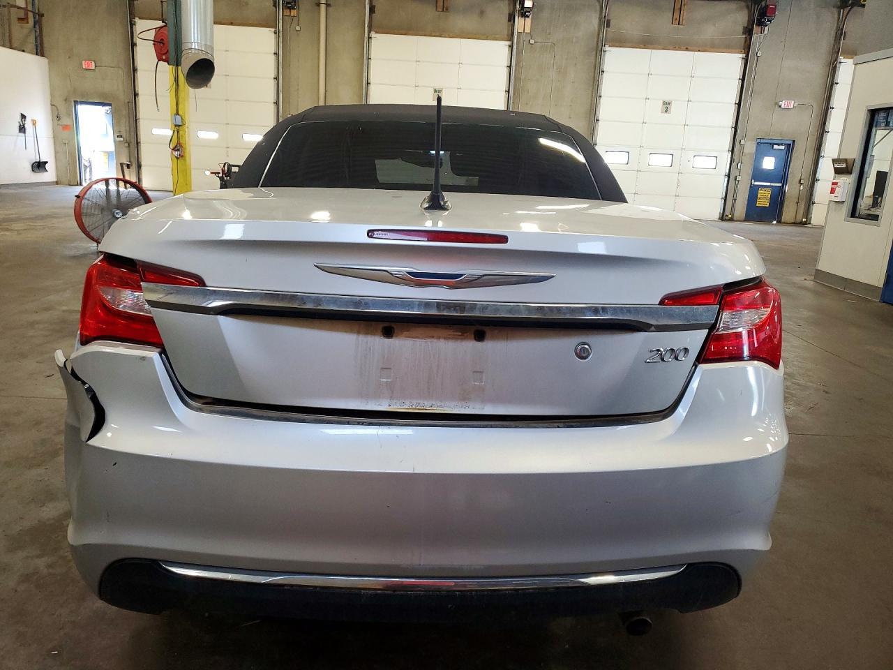 2012 Chrysler 200 Touring - Фото 6